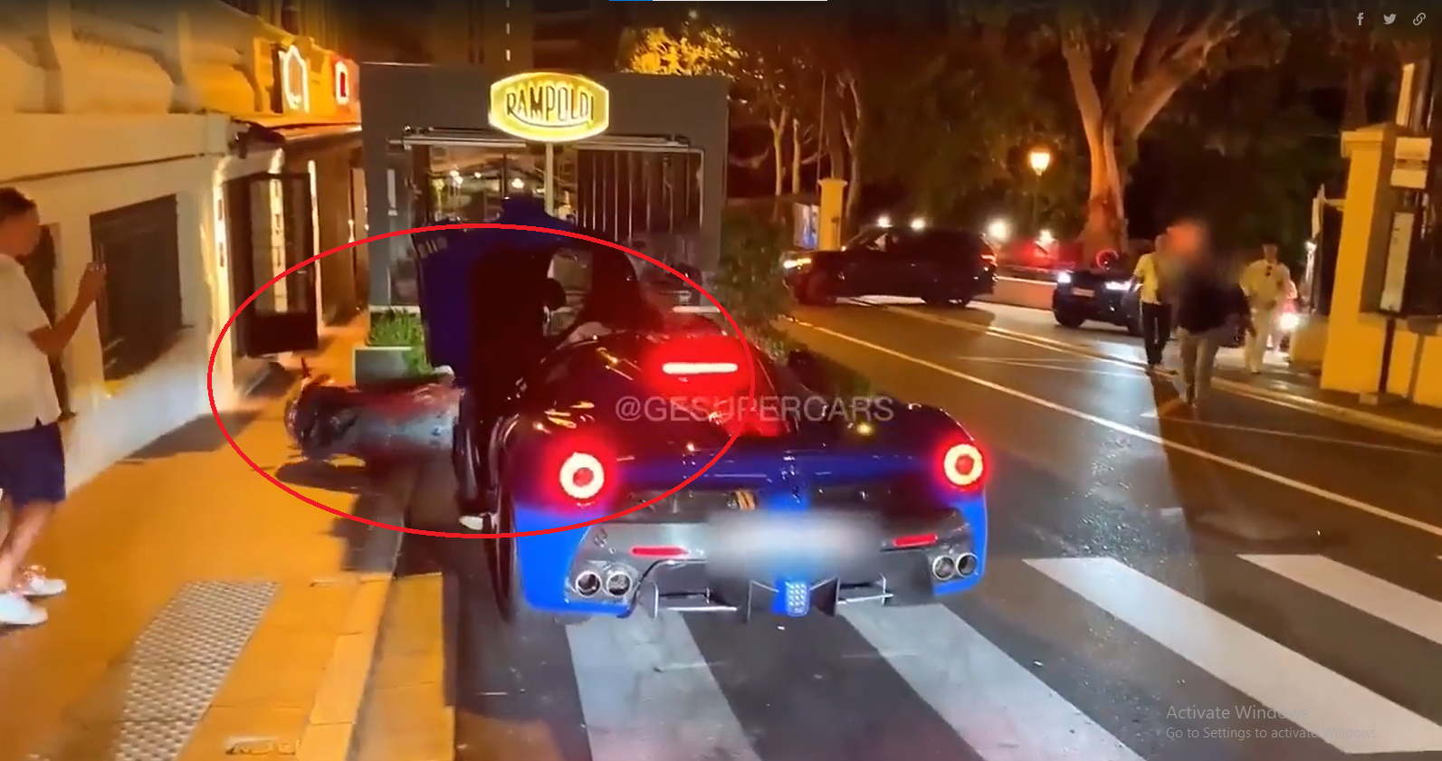 Nghẹt thở khoảnh khắc bảo vệ lái chiếc Ferrari LaFerrari tông thẳng vào tường, thái độ chủ xe gây sốc