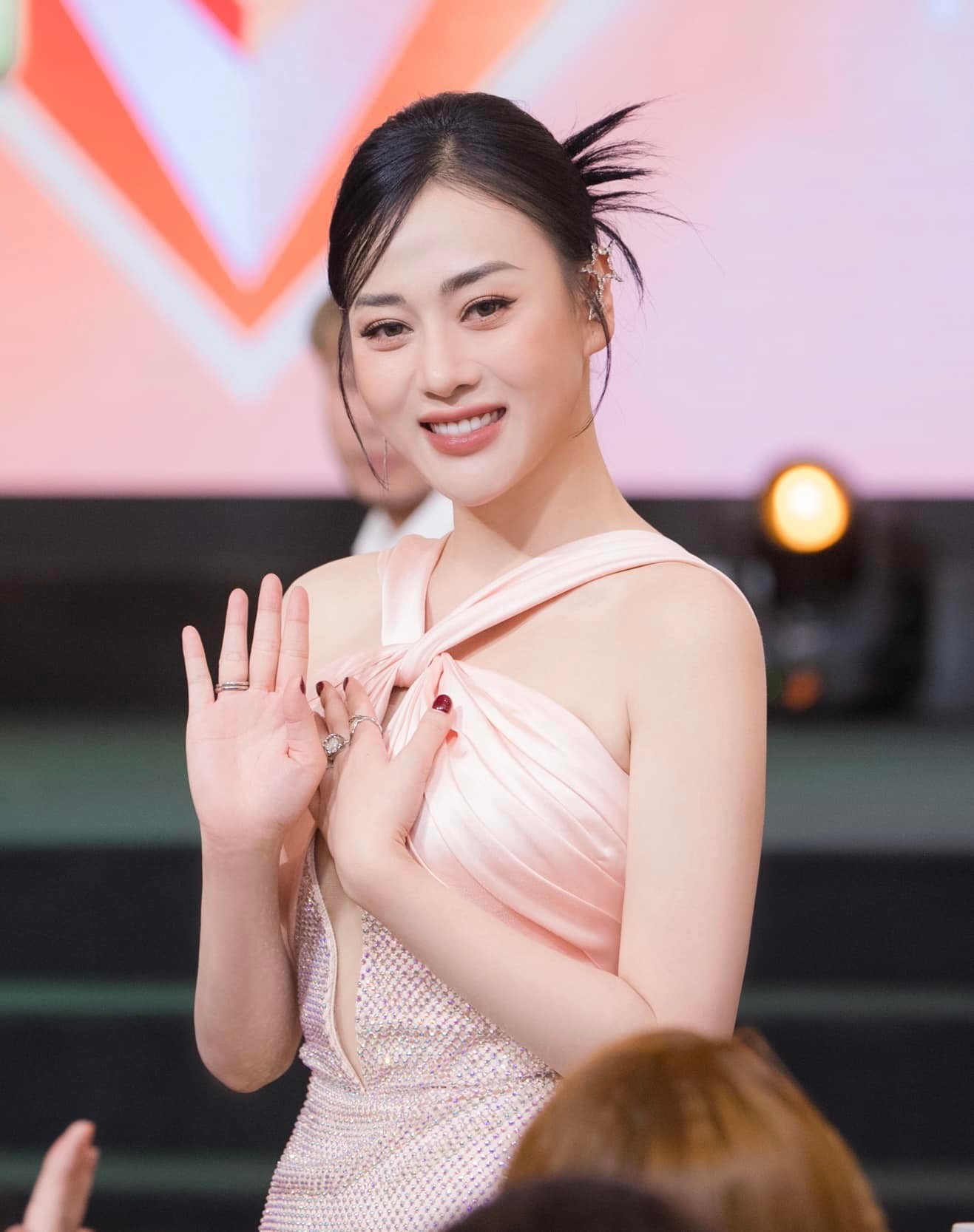 Phương Oanh khẳng định chính doanh nhân Đào Lan Hương là người muốn trì hoãn việc hoàn tất thủ tục ly hôn với Shark Bình