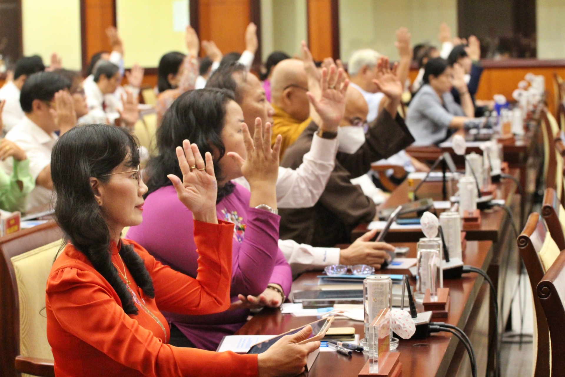 HĐND Tp.HCM biểu quyết thông qua tờ trình của UBND Tp.HCM về điều chỉnh tăng học phí.