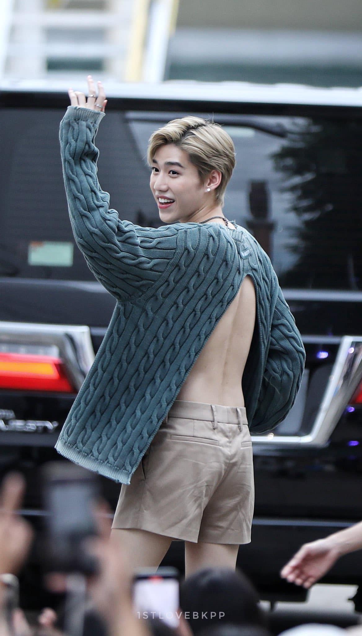 Nam diễn viên Krit Amnuaydechkorn (PP) được khen ngợi vì thường xuyên lăng xê phong cách thời trang phi giới tính