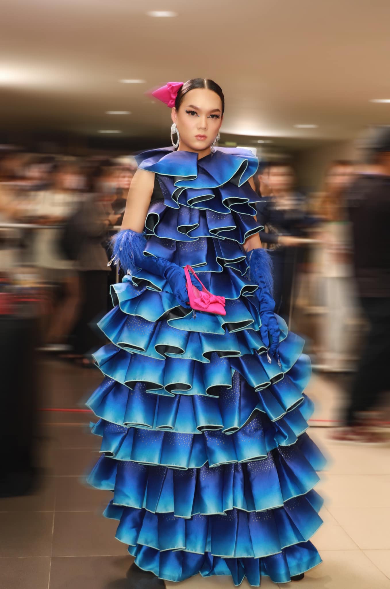 Bị chê làm lố khi dự sự kiện trong nước, truyền thông quốc tế phản ứng thế nào khi nhìn thấy Phạm Thoại? - Ảnh 1