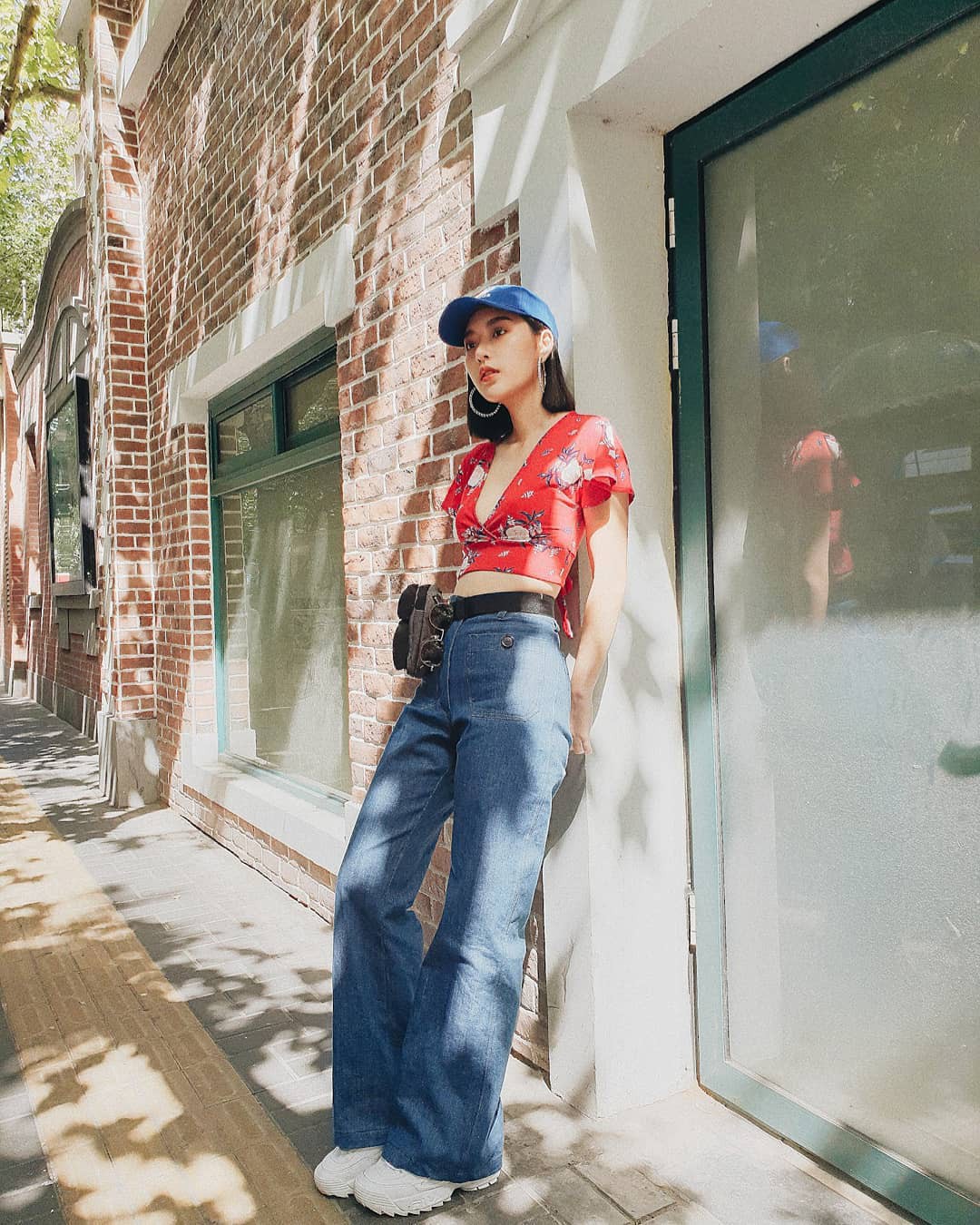 Đẹp từ phố đến chốn sở với những kiểu quần jeans không bao giờ lỗi mốt - Ảnh 2