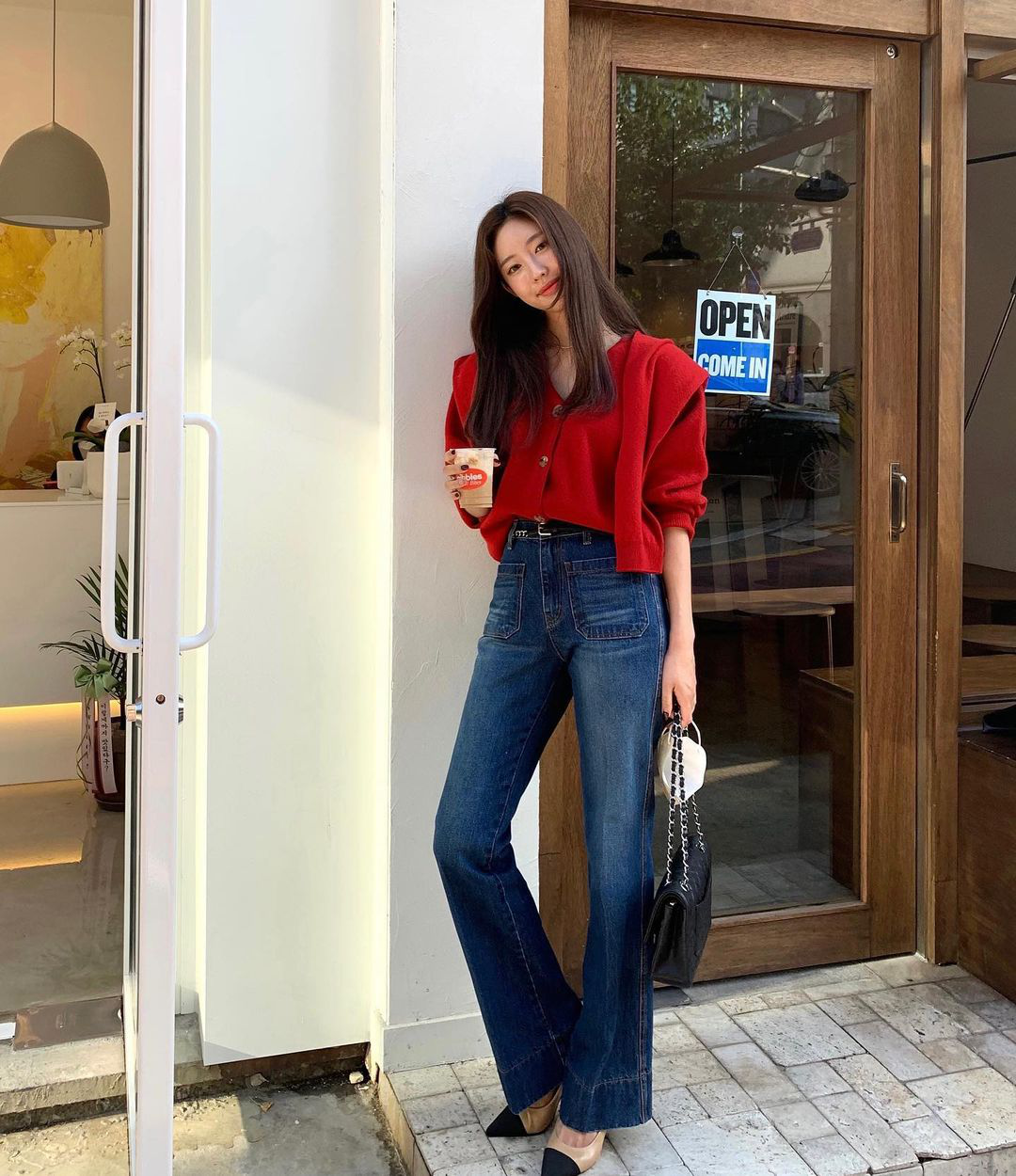 Đẹp từ phố đến chốn sở với những kiểu quần jeans không bao giờ lỗi mốt - Ảnh 3