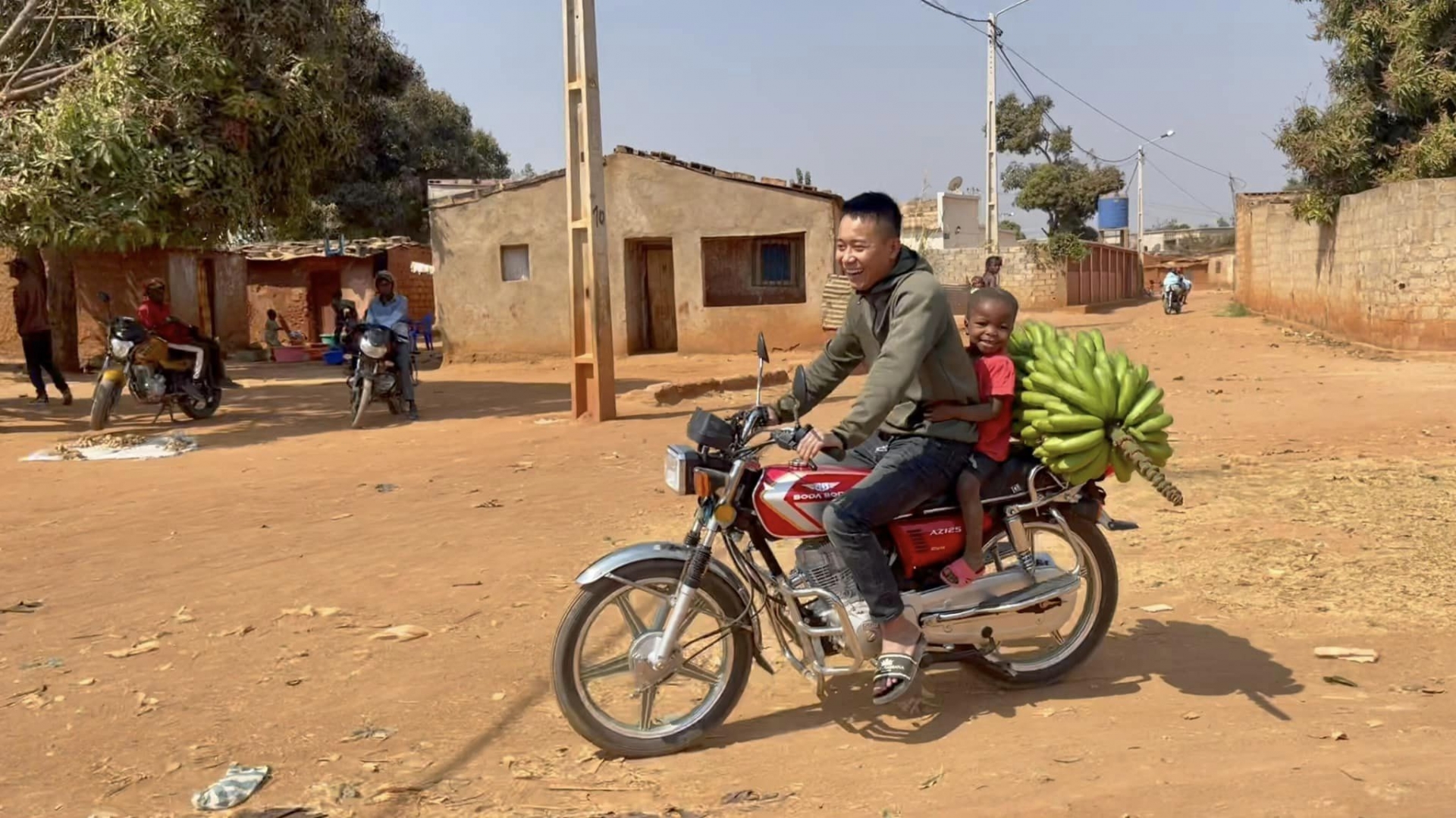 Sau tiết lộ mở rộng kinh doanh, Quang Linh Vlog lại đầu tư lớn khiến dân mạng trầm trồ: Thu lãi khủng