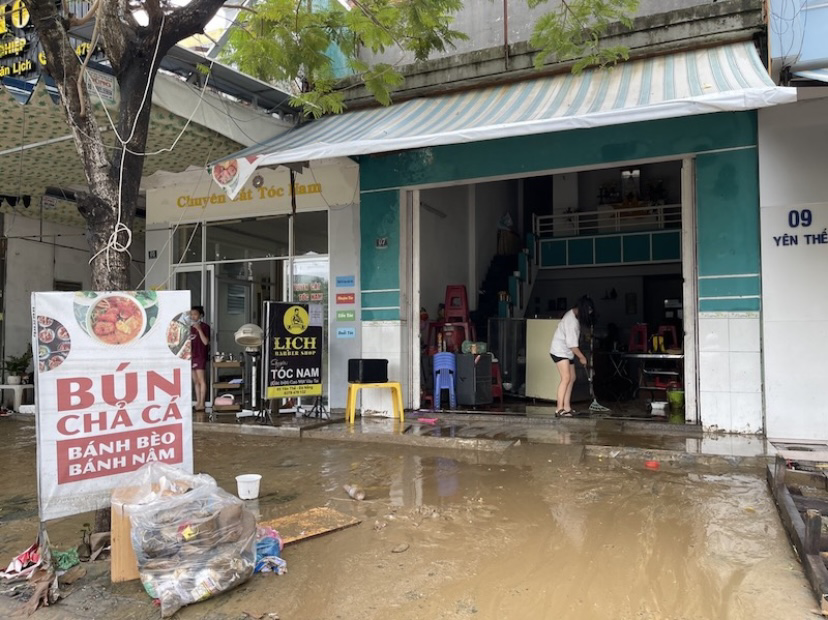 CHÙM ẢNH: Đà Nẵng vực dậy trận mưa lịch sử, ngời sáng tinh thần 'tương thân tương ái'