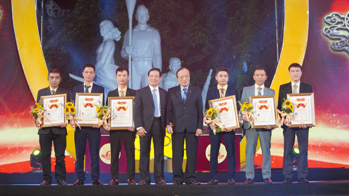 Trao bằng “Nghệ nhân thợ giỏi” cho 06 nghệ nhân, thợ giỏi