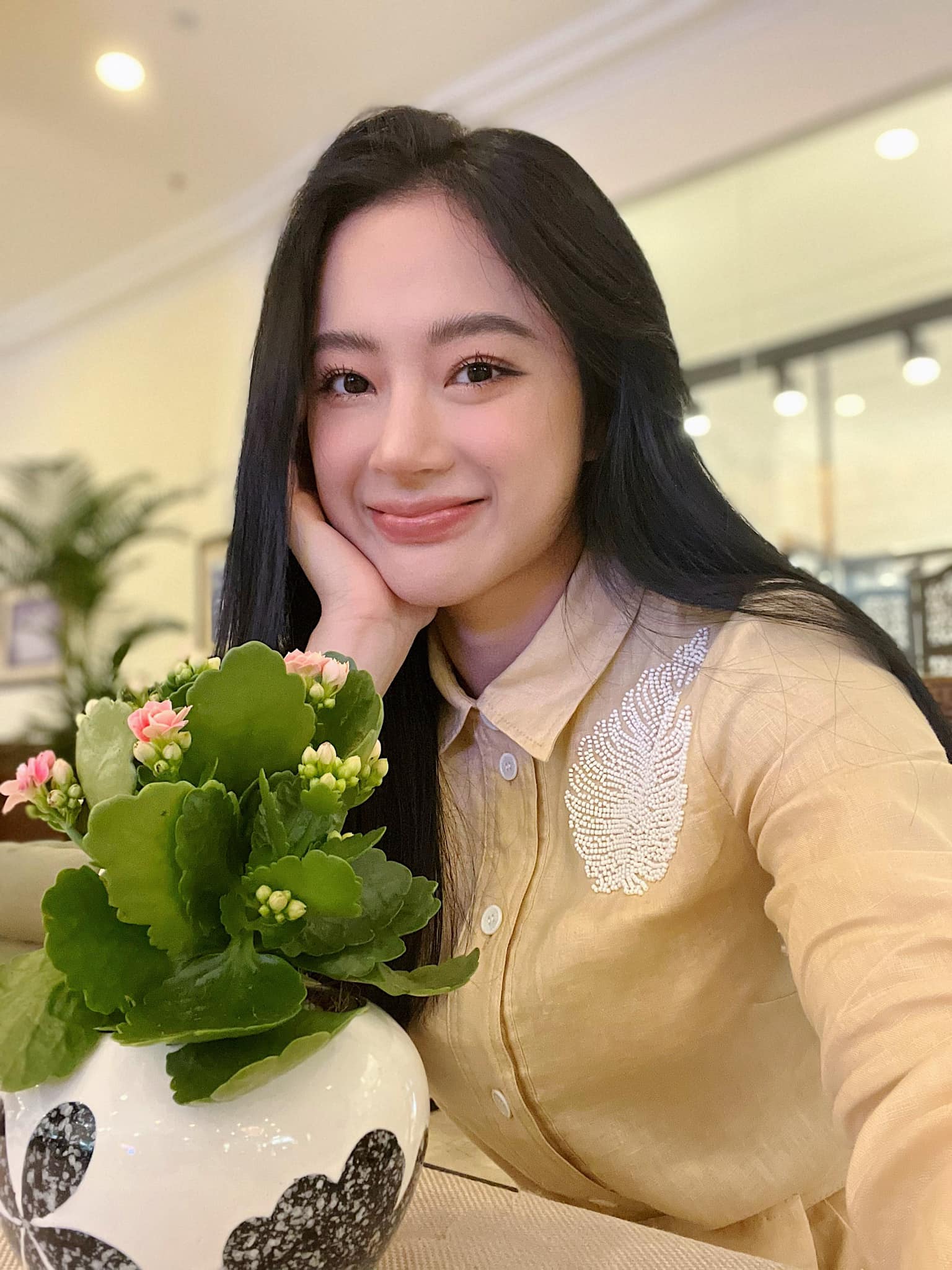 Nhan sắc của cô nhận về nhiều khen ngợi từ dân mạng