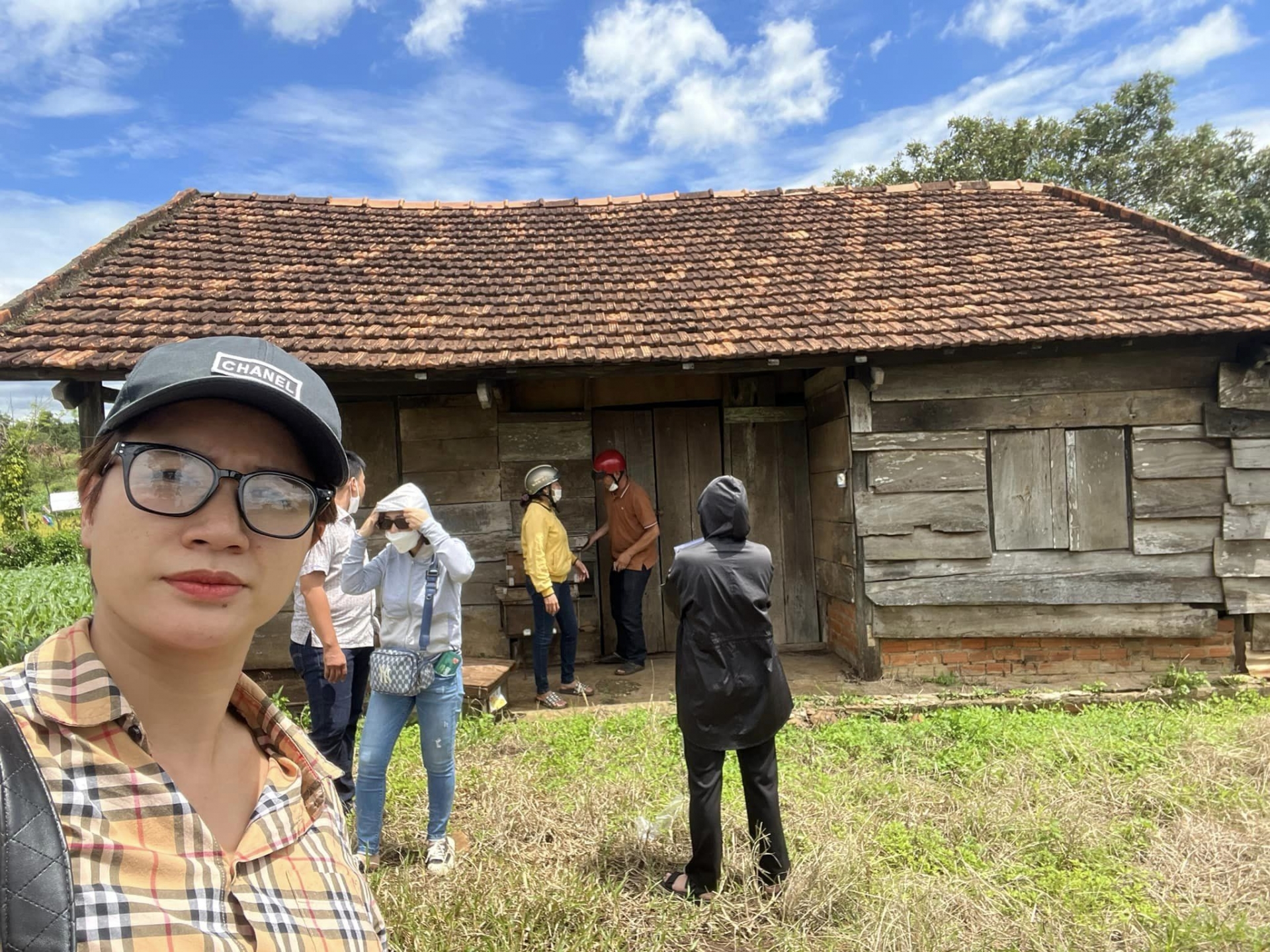 Trang Trần mua thêm khu đất hàng 'thẳng cánh cò bay' tại một vùng nông thôn để dưỡng già