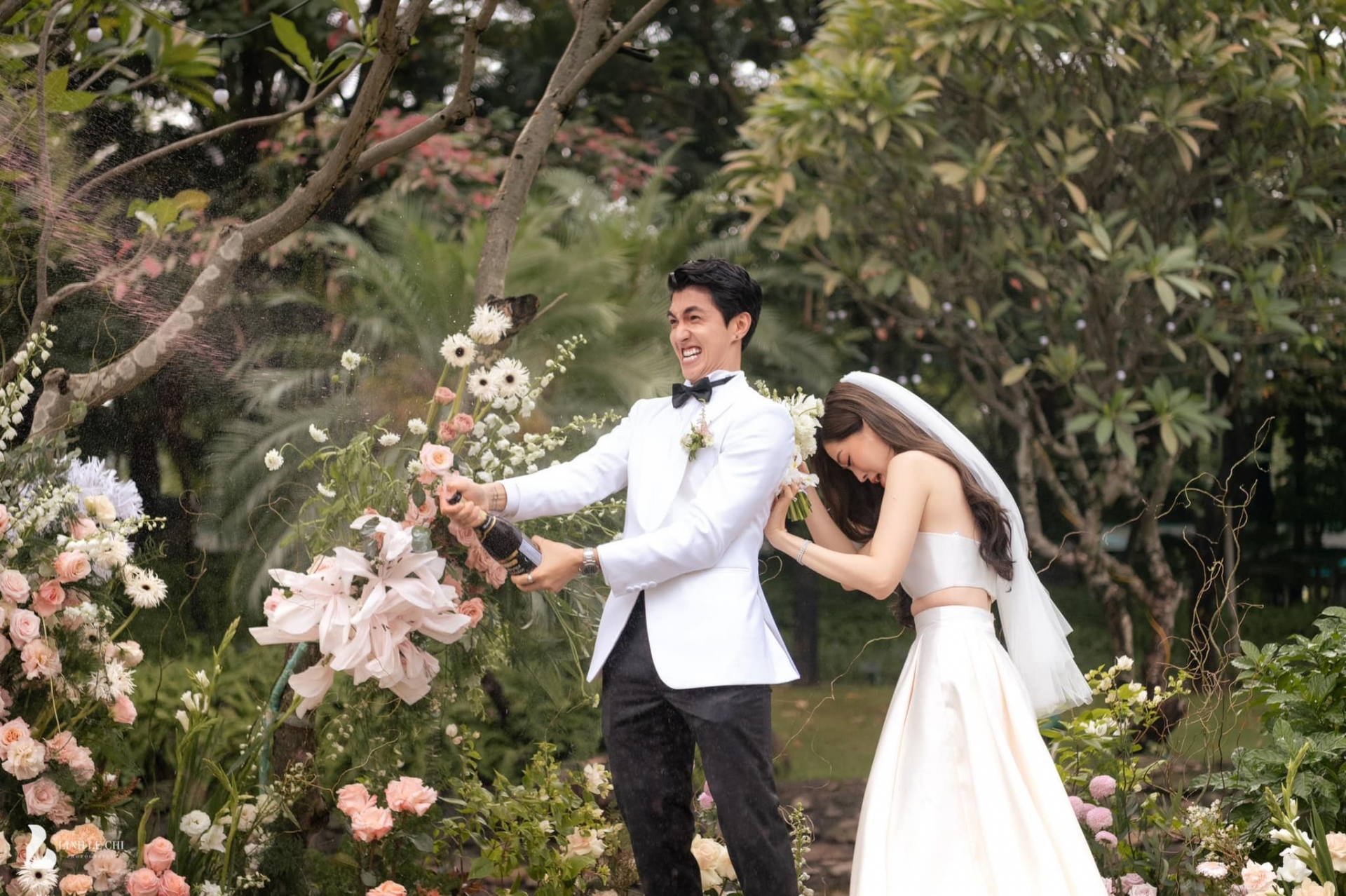 Bình An - Phương Nga chính thức về chung một nhà tại một khách sạn sang chảnh ở Hà Nội