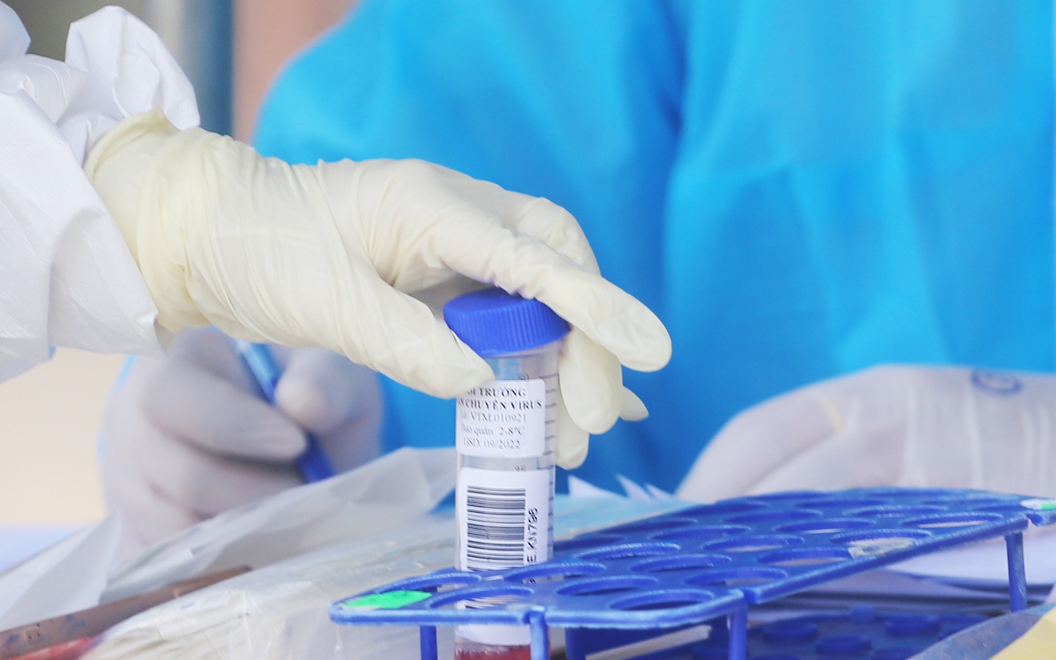 Nhiều địa phương đã xuất hiện các biến thể phụ mới của Omicron với khả năng lây nhanh hơn biến chủng gốc. Ảnh: Internet