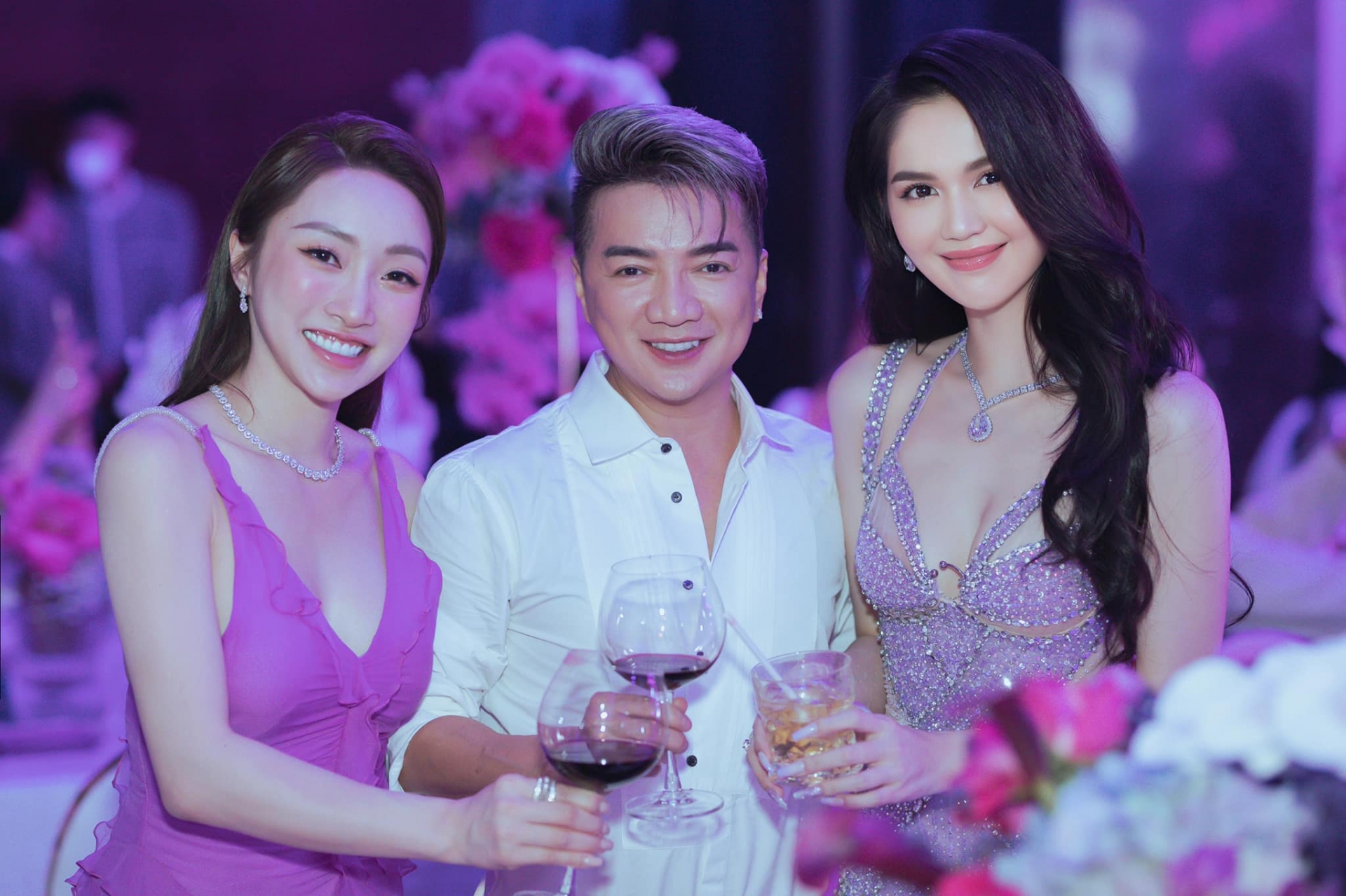 Ngọc Trinh tề tựu cùng đông đảo anh chị em đồng nghiệp thân thiết