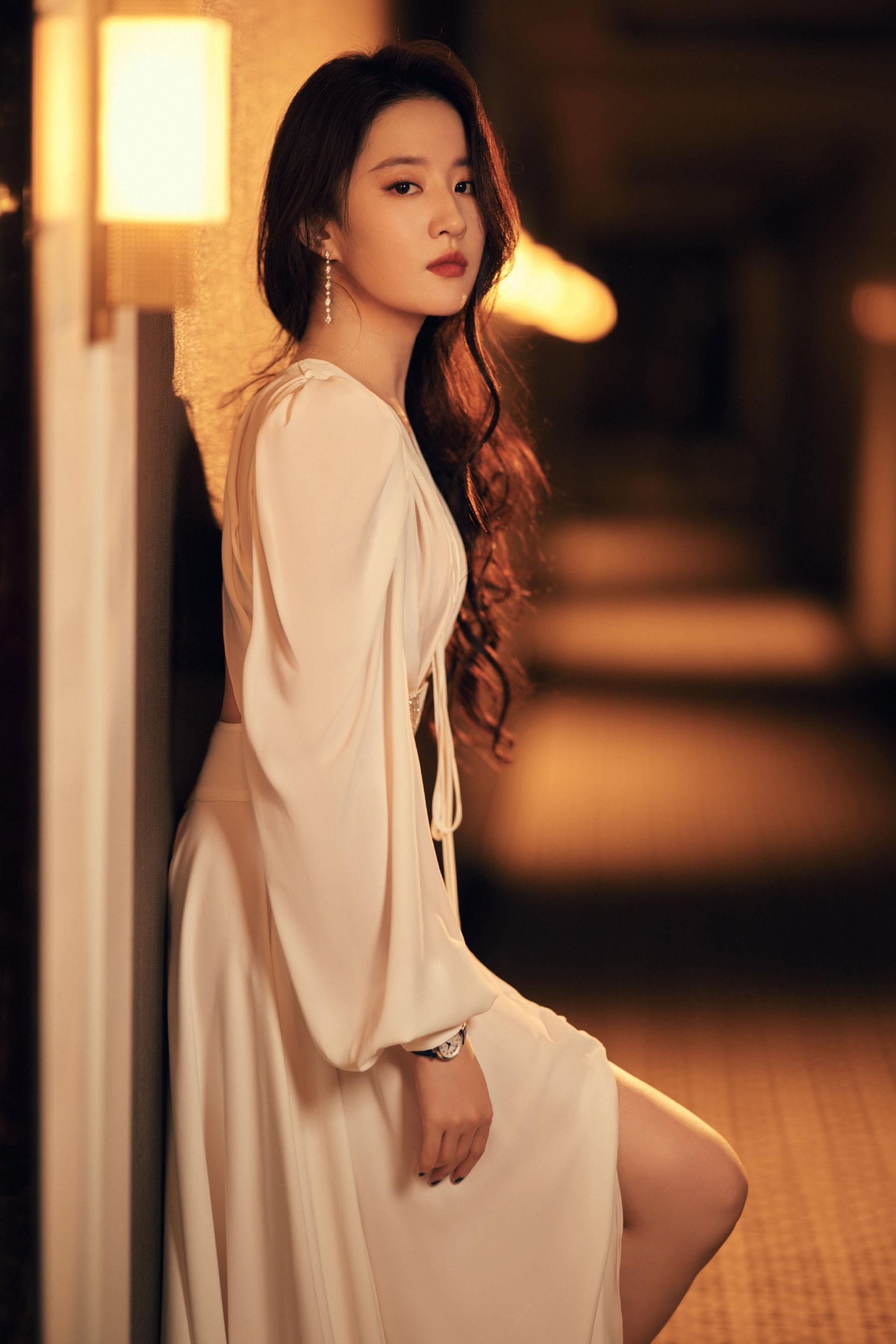 Mới đây, có thông tin cho biết Lưu Thi Thi đang tìm kiếm một kịch bản phim hiện đại để đối đầu cùng Lưu Diệc Phi. Blogger cho biết dự án Hồ Yêu Tiểu Hồng Nương – Trúc Nghiệp Thiên đã ấn định nữ chính là Lưu Thi Thi. Vì vấn đề nam chính nên bộ phim vẫn chưa thể khởi quay được. Do vậy, Lưu Thi Thi đang tìm kiếm một dự án phim khác để vào đoàn sau khi Nhất Niệm Quan Sơn đóng máy.