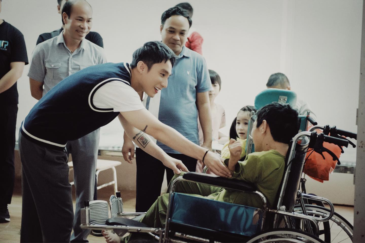Sơn Tùng M-TP tích cực lan tỏa sự tử tế cho cộng đồng. Ảnh: FBNV