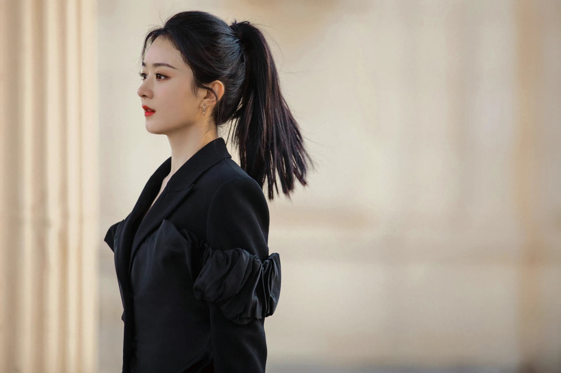 Dù là bà mẹ 1 con nhưng Triệu Lệ Dĩnh vẫn sở hữu vóc dáng mảnh mai, đẹp hoàn hảo