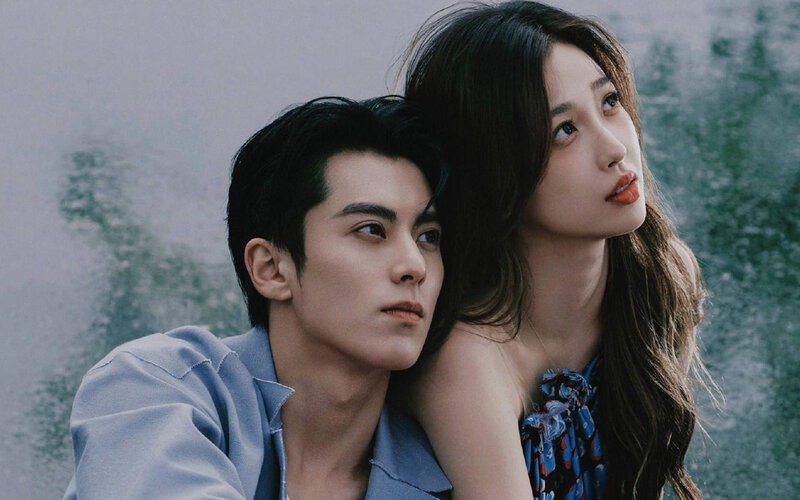 Cách đây không lâu, cư dân mạng đã bất ngờ phát hiện Weibo của Ngu Thư Hân và Vương Hạc Đệ đều hiển thị biểu tượng là fan cứng của đối phương. Điều này đã chứng minh giữa cặp đôi Thương Lan Quyết không chỉ có chemistry bùng nổ trên màn ảnh mà quan hệ của của cả hai ở ngoài đời thực vẫn rất tốt.