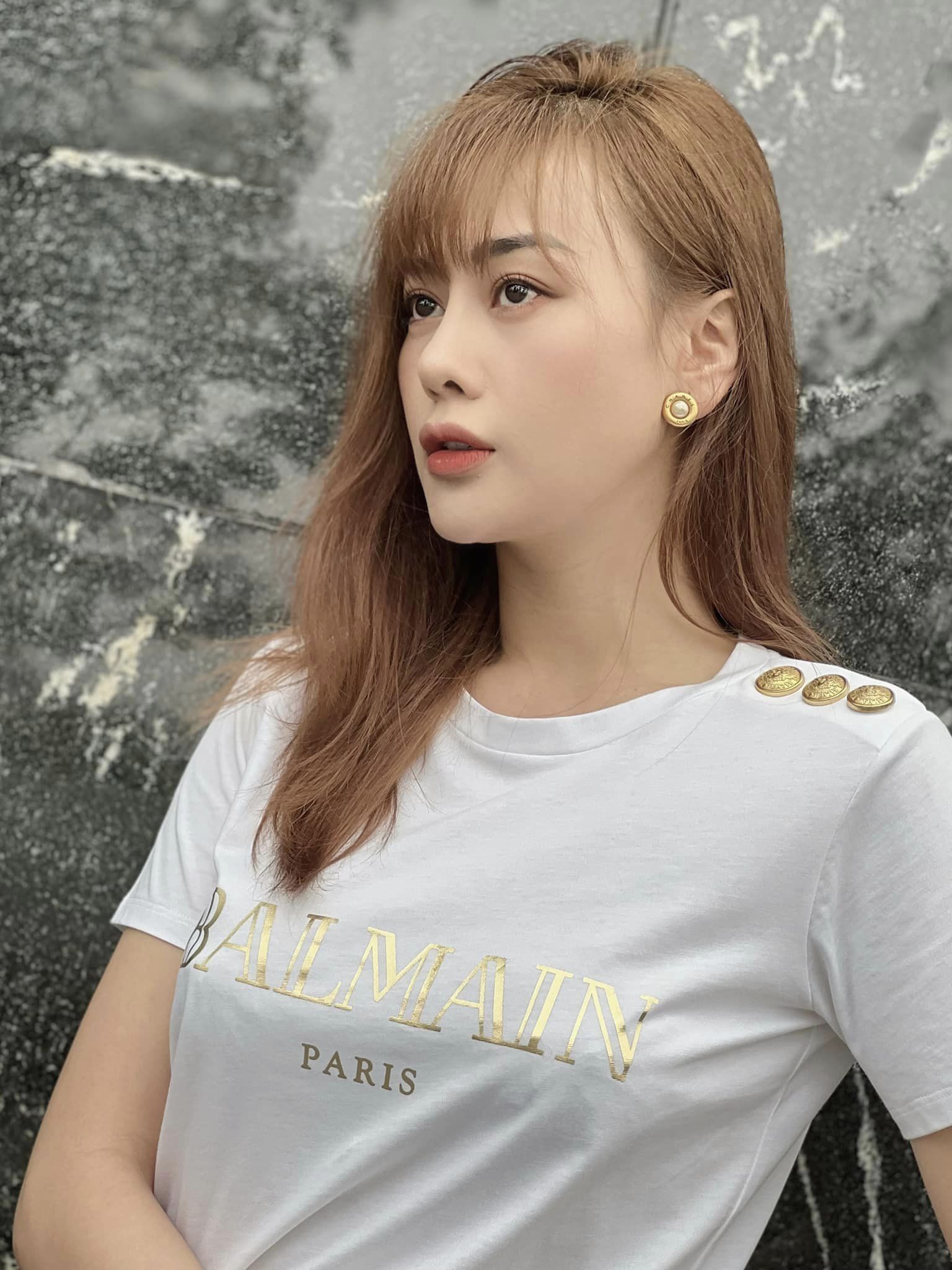 Làn da Phương Oanh trắng bật tông