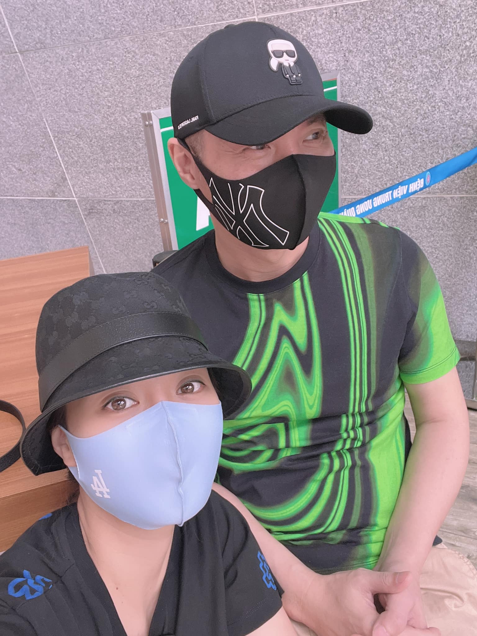 Tình hình sức khỏe của Công Lý dần chuyển biến tích cực nhờ sự nỗ lực của cả hai vợ chồng