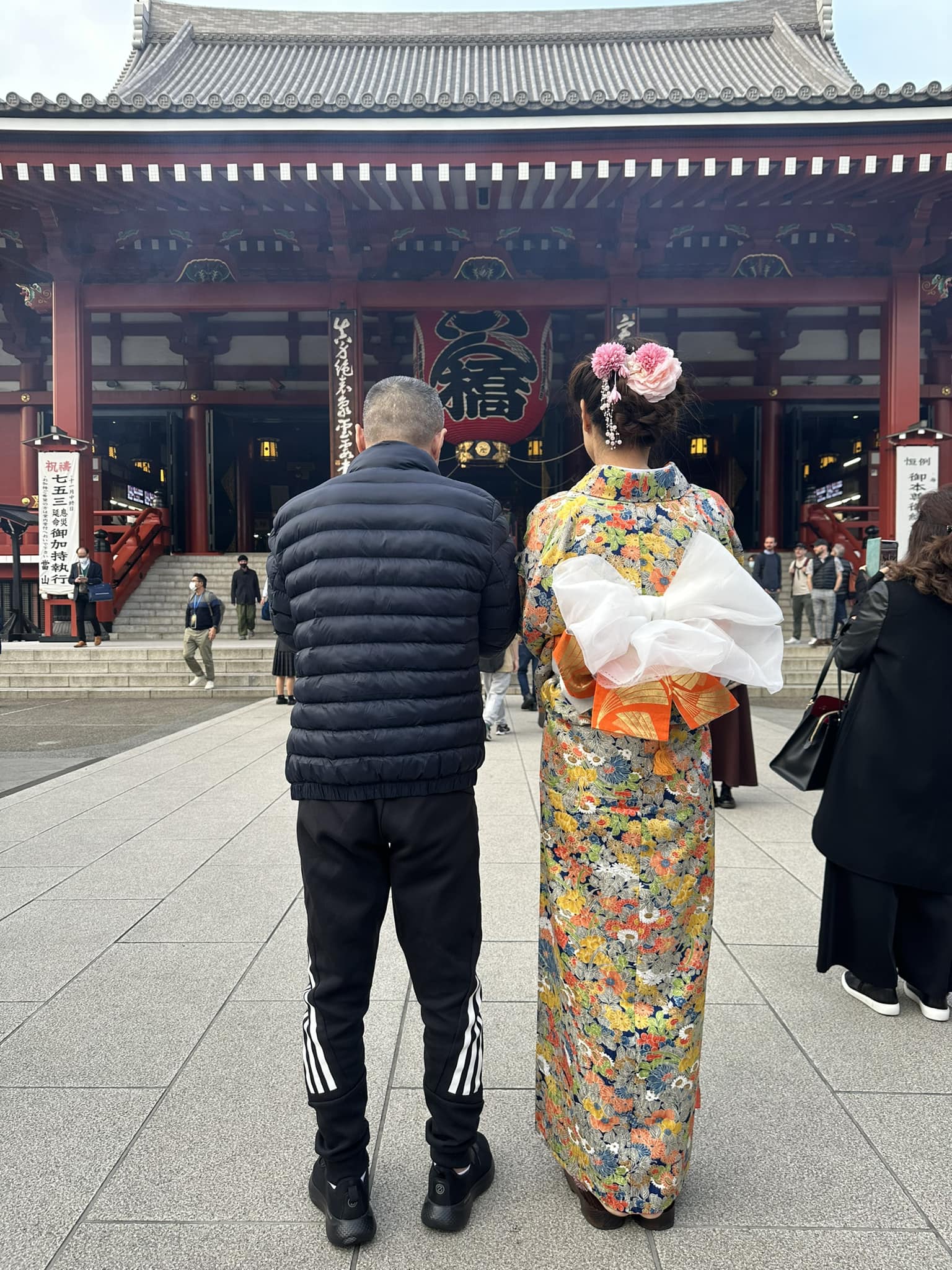 Công Lý cùng vợ có chuyến du lịch Nhật Bản. Đây là lần xuất ngoại đầu tiên của anh sau bệnh tật