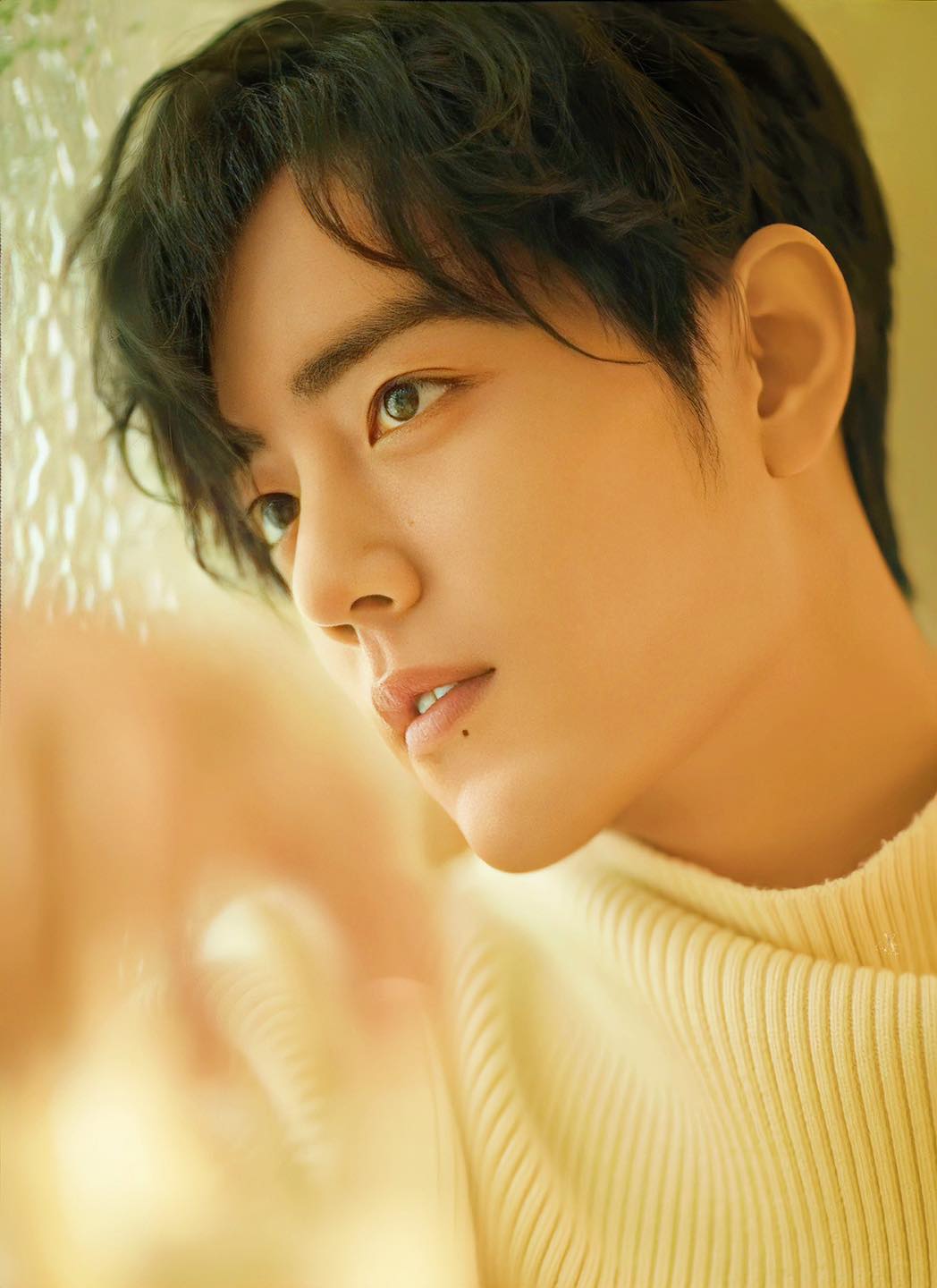 Góc chụp cận không hề làm giảm nhan sắc của Tiêu Chiến