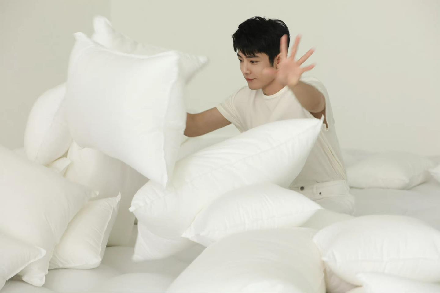 Để duy trì diện mạo đẹp không tì vết, Tiêu Chiến đặc biệt quan tâm đến vấn đề vấn đề chăm sóc da