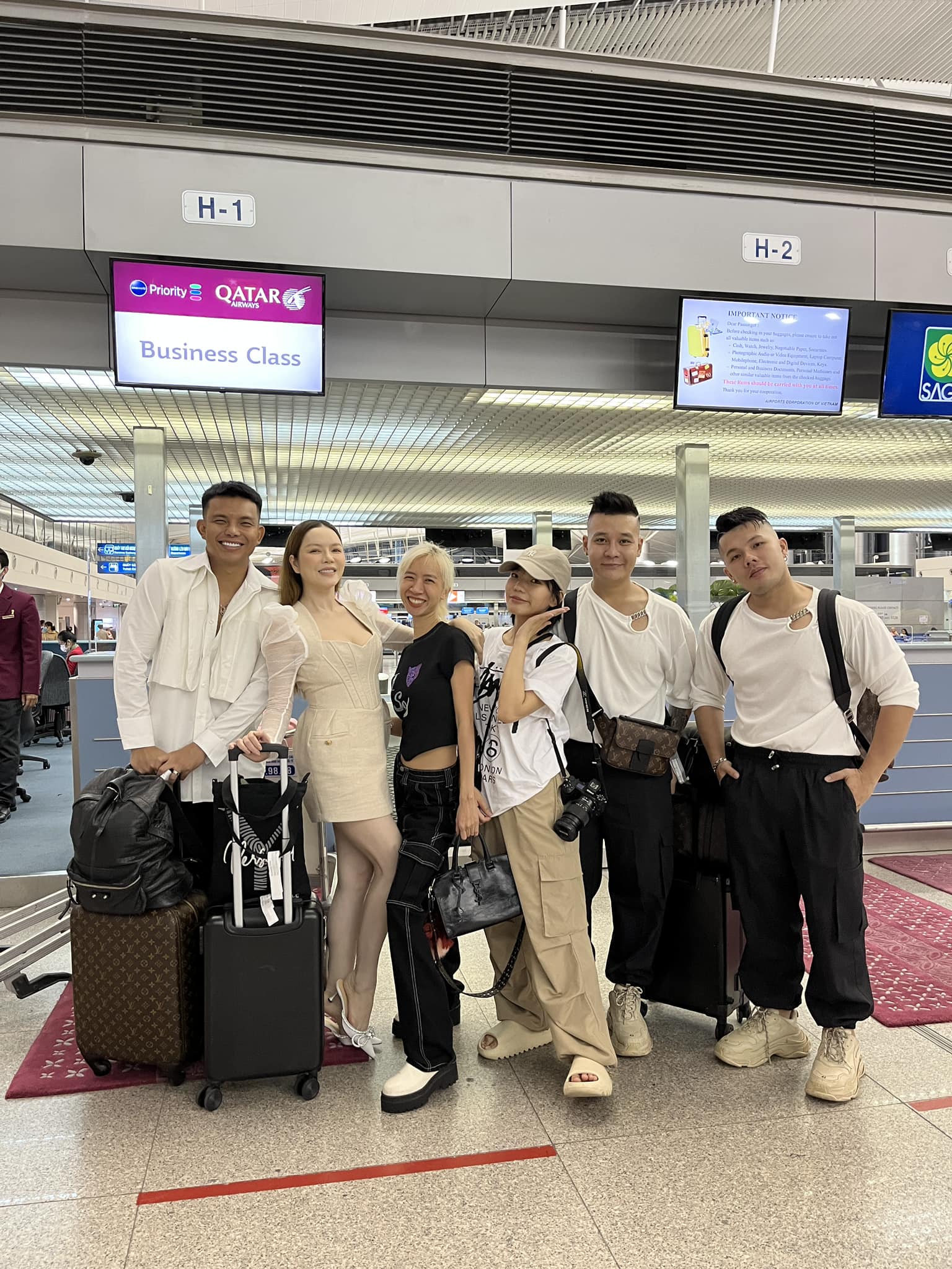 Lý Nhã Kỳ cùng ekip tới Qatar để tham dự một sự kiện thời trang theo lời mời của siêu mẫu đình đám Naomi Campbell