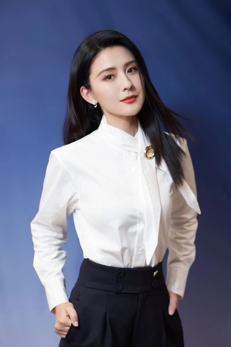 Nhiệt Y Trát là nữ diễn viên sau 85 đầu tiên giành được giải thưởng Phi Thiên