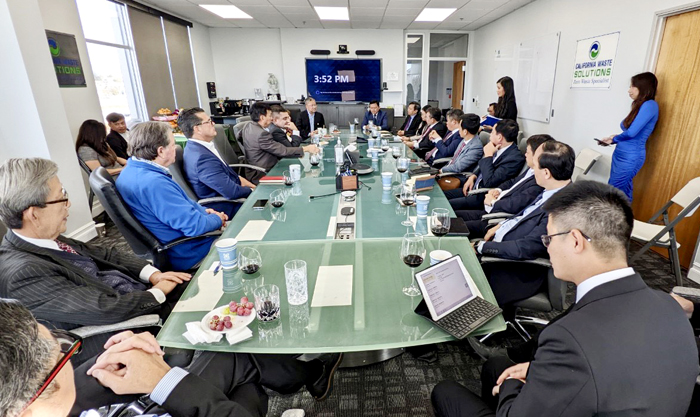 Quang cảnh buổi tọa đàm của Đoàn công tác thành phố Hà Nội với các cơ quan chuyên môn và doanh nghiệp bang San Francisco về thu hút đầu tư, xúc tiến thương mại, phát triển du lịch