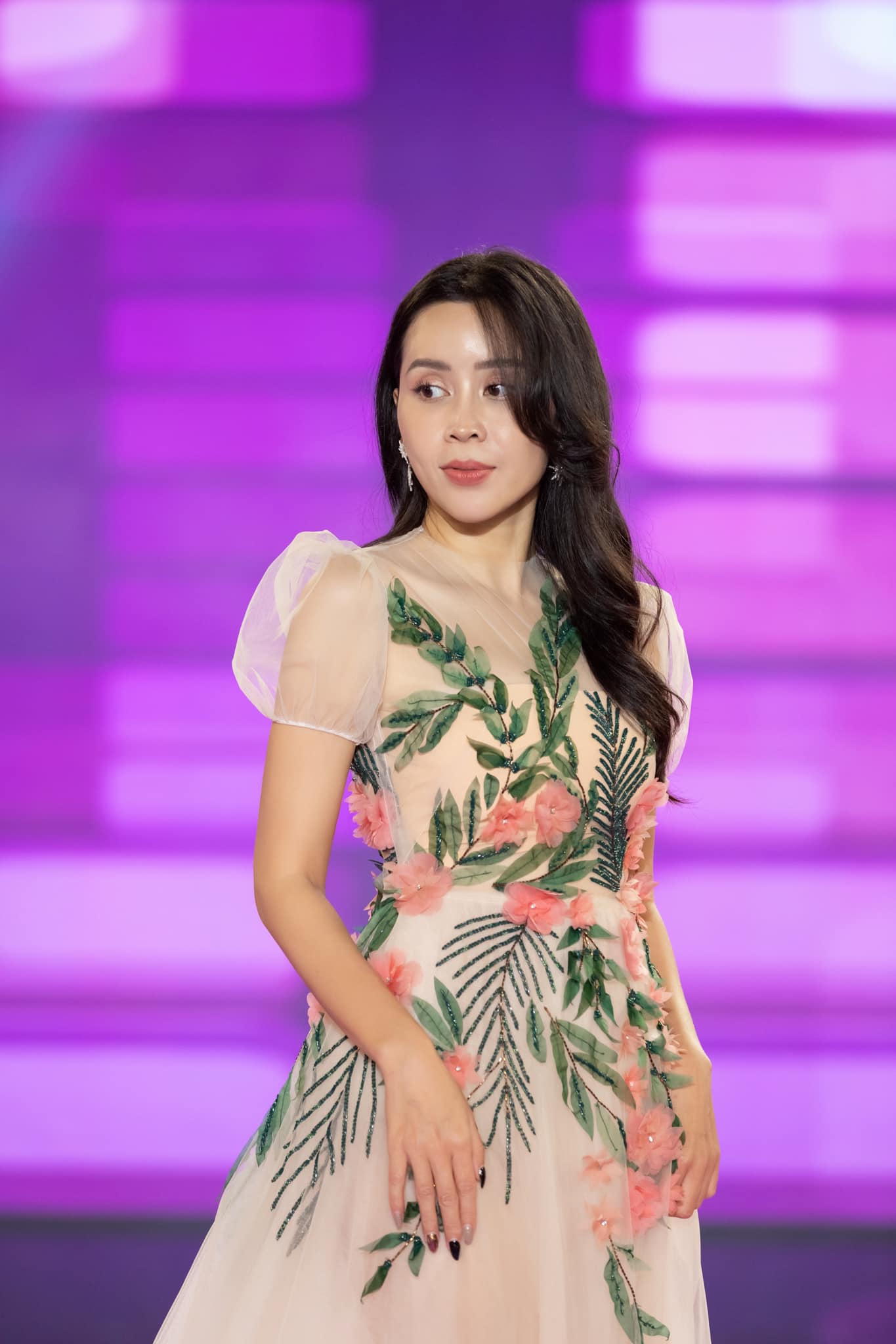 Lưu Hương Giang hạn chế chia sẻ những hình ảnh lẫn thông tin về chồng. Ảnh: FBNV