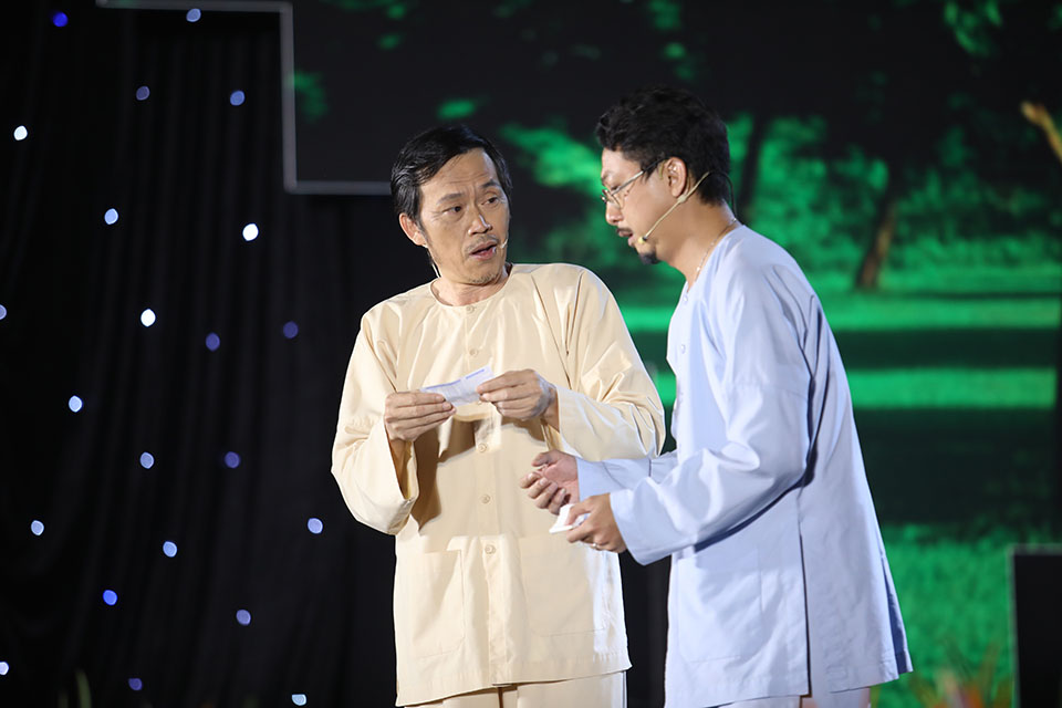 Hậu lùm xùm, hiện tại nghệ sĩ Hoài Linh đang dần quay trở lại hoạt động nghệ thuật (Ảnh: Internet) Hậu lùm xùm, hiện tại nghệ sĩ Hoài Linh đang dần quay trở lại hoạt động nghệ thuật (Ảnh: Internet)