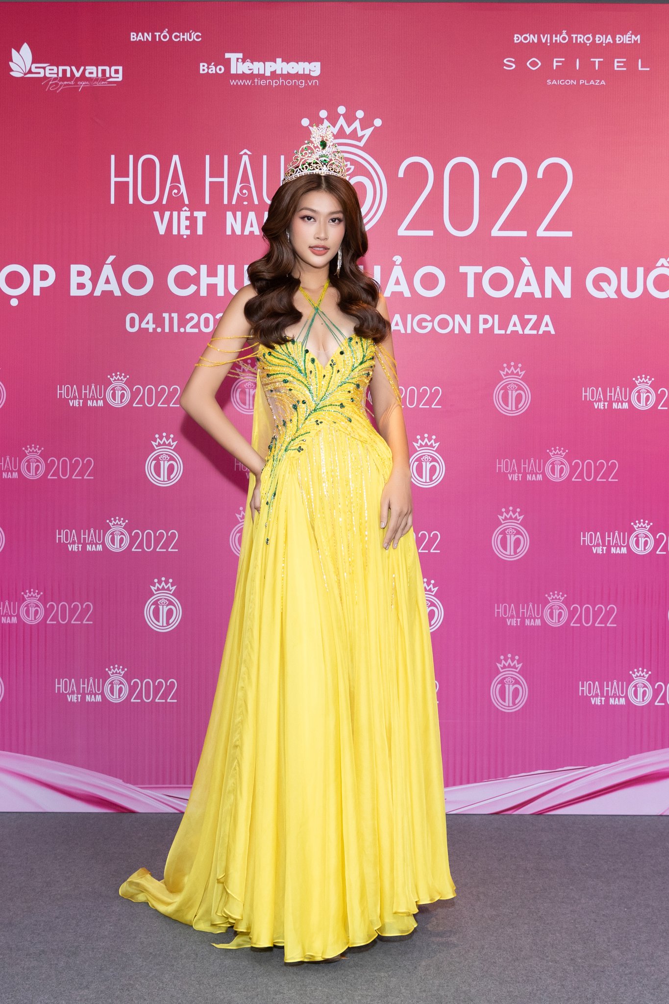Thiên Ân đổ bộ họp báo Chung khảo Toàn quốc Hoa hậu Việt Nam 2022