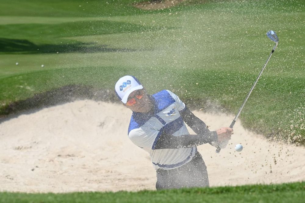 Hồng Đăng cập nhật hình ảnh đi chơi golf giữa thời điểm chưa bị đơn vị quản lý kỷ luật