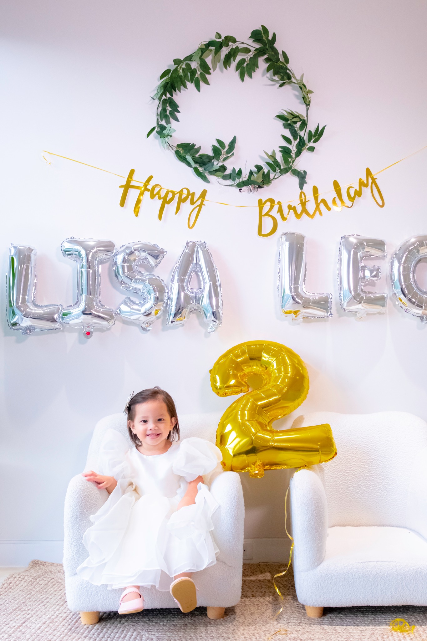 Lisa - Leon nhà Hồ Ngọc Hà cười tít mắt trong tiệc sinh nhật 2 tuổi, biểu cảm đáng yêu khiến dân mạng tan chảy