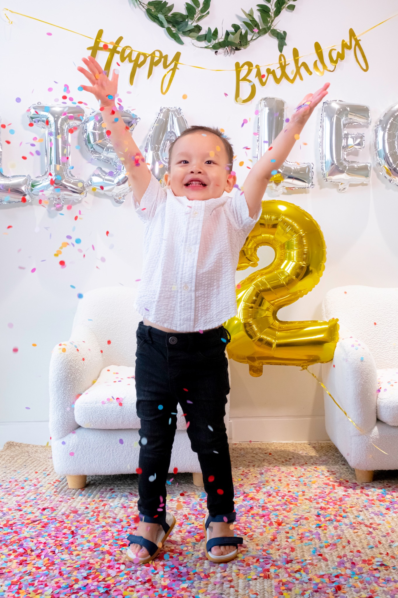 Video: Cặp song sinh nhà Hồ Ngọc Hà thổi nến mừng sinh nhật, Leon chật vật vẫn 'tấu hài'  - Ảnh 2