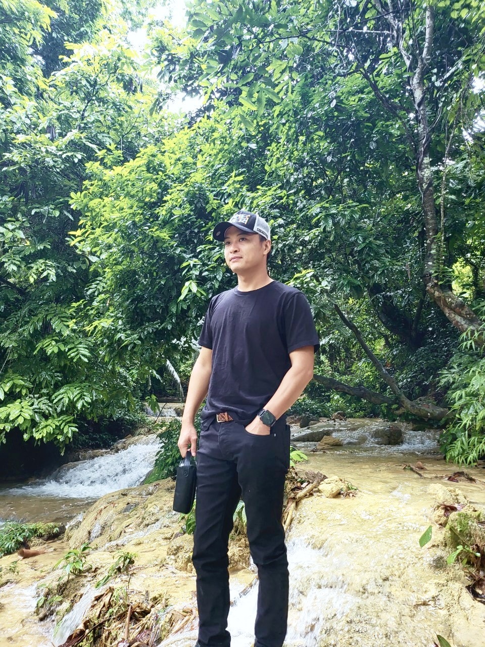 Hồng Đăng hoạt động năng nổ trên mạng xã hội hậu ồn ào. Ảnh: FBNV