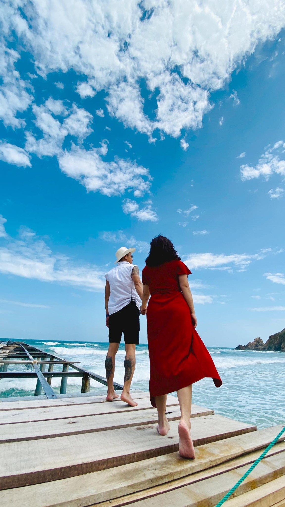 Hồng Đăng tận hưởng hôn nhân viên mãn bên vợ. Ảnh: FBNV