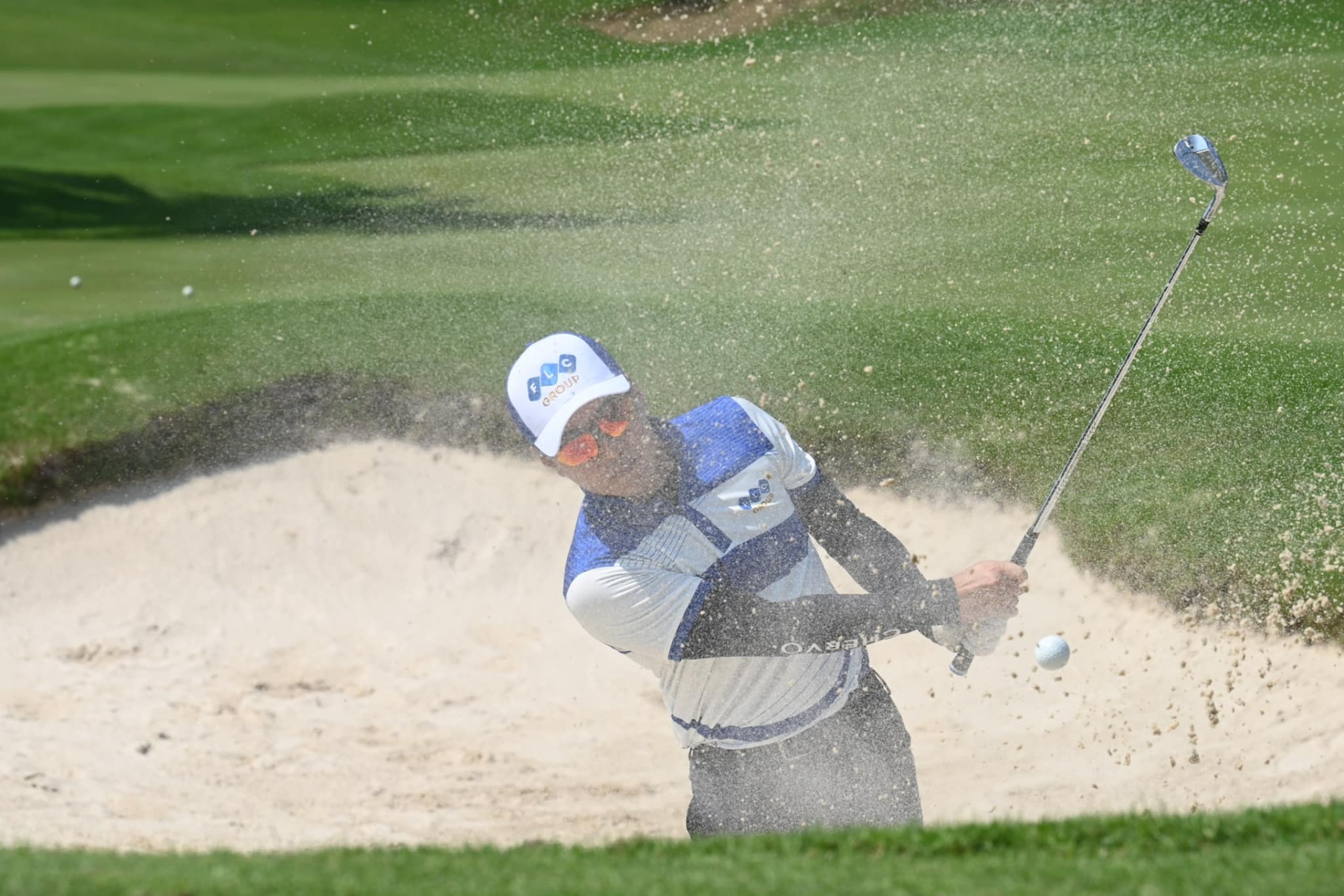 Hồng Đăng thảnh thơi đi du lịch cùng bà xã hậu ồn ào, thần sắc thế nào? - Ảnh 1