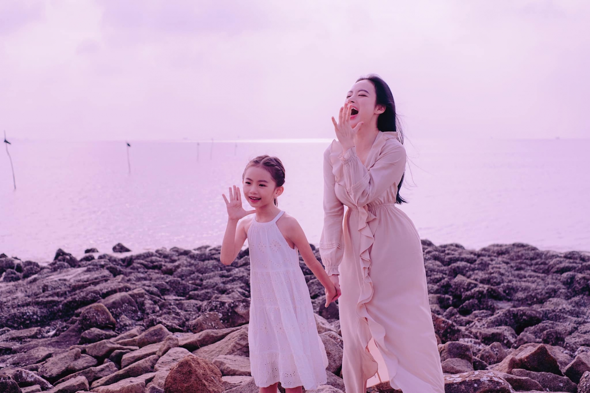 Dư luận không khỏi bất ngờ khi Angela Phương Trinh công khai có con gái nuôi