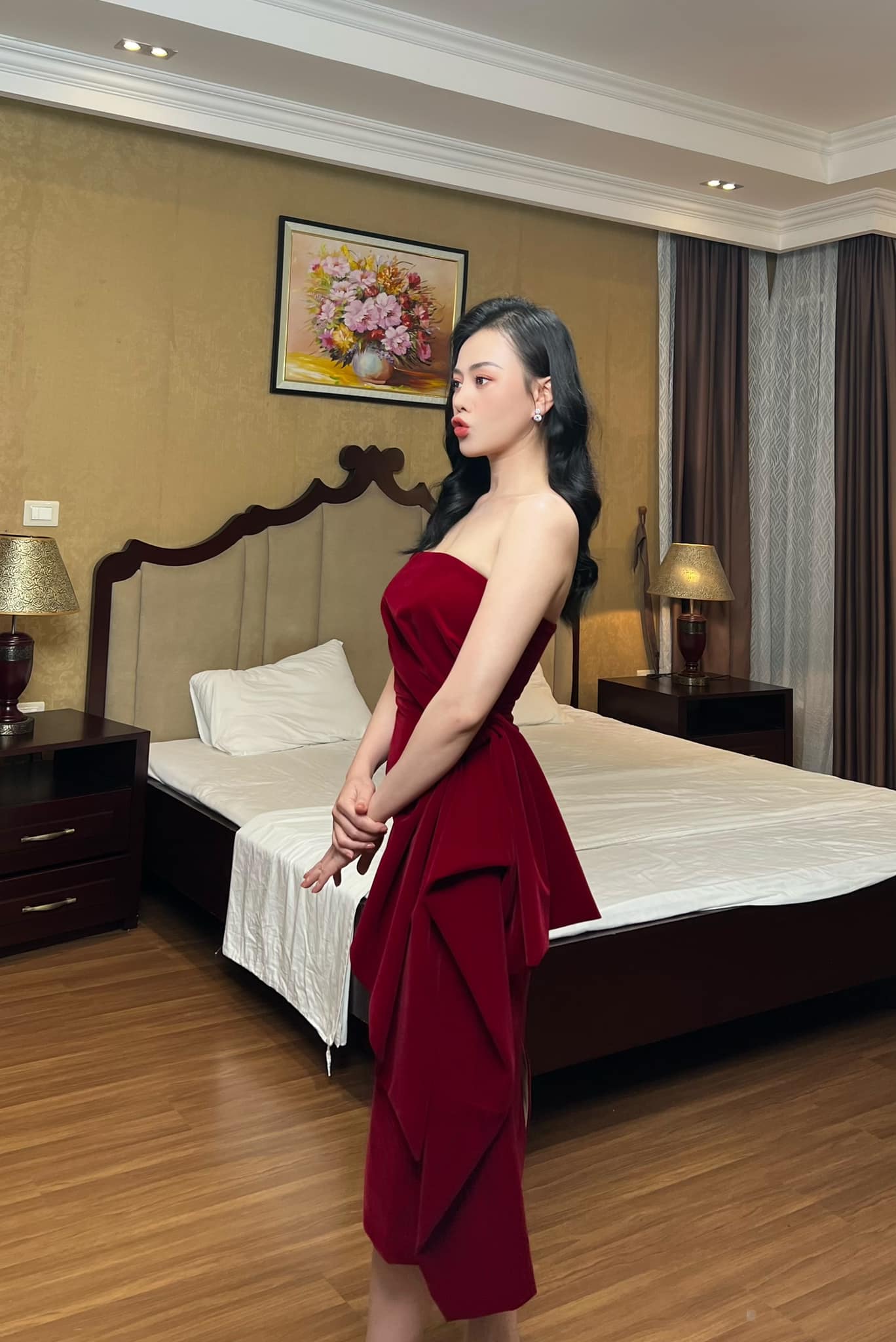 Video: Phương Oanh khoe khí chất sắc lạnh, ăn vận táo bạo khiến bao người mê đắm - Ảnh 4