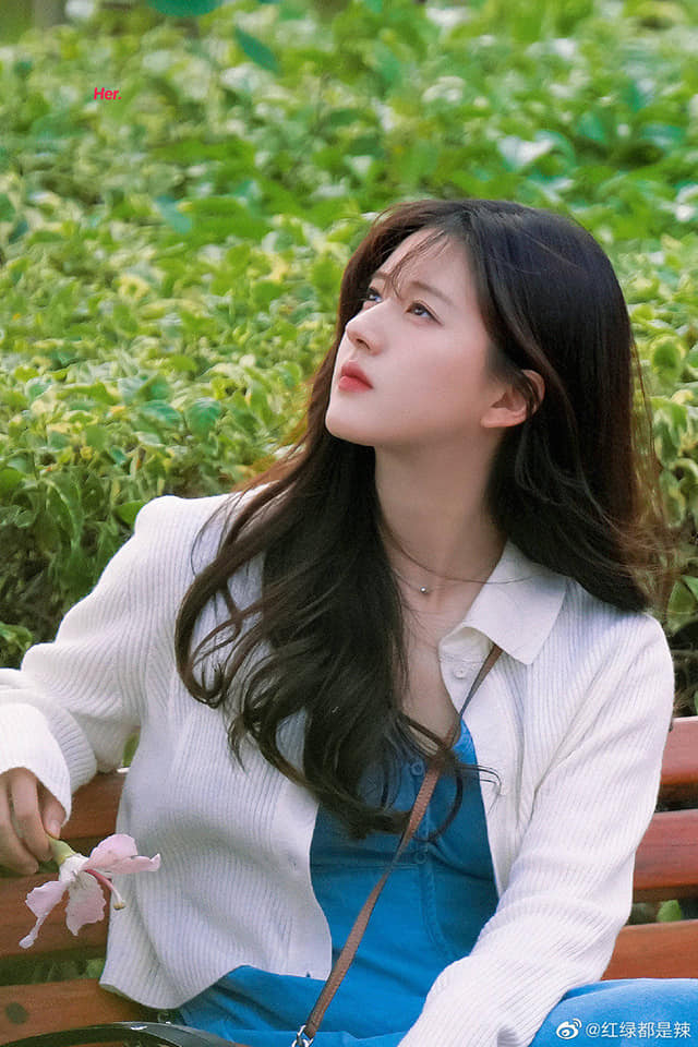 Triệu Lộ Tư vẻ đẹp góc nghiêng, hình ảnh hậu trường bộ phim đang quay 'Vụng Trộm Không Thể Giấu'