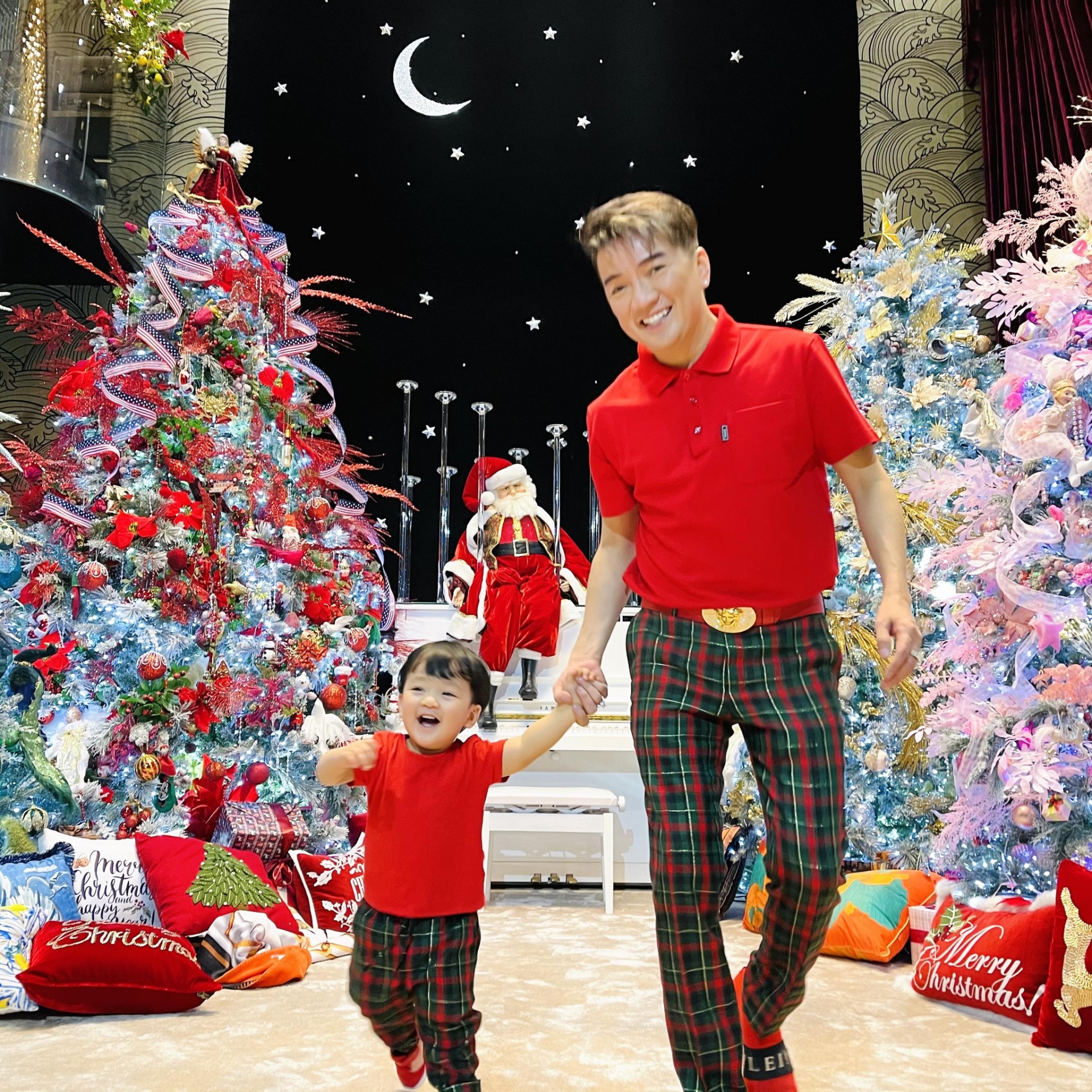 Video: Con trai Đàm Vĩnh Hưng mới tí tuổi đã biết phụ ba làm việc, thái độ thế nào mà gây sốt? - Ảnh 2