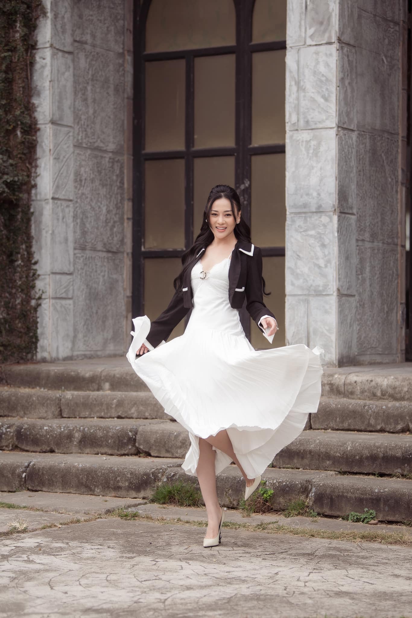 Video: Phương Oanh 'F5 diện mạo' xinh tựa nàng thơ, có màn tấu hài khiến fan cười nghiêng ngả - Ảnh 5