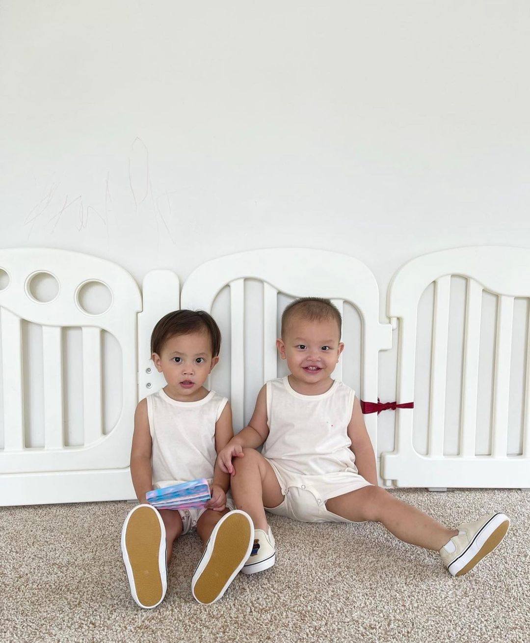 Video: Thánh 'bơ' chị gái gọi tên Leon nhà Hồ Ngọc Hà, Lisa '3 phần bất lực 7 phần nuông chiều' - Ảnh 2