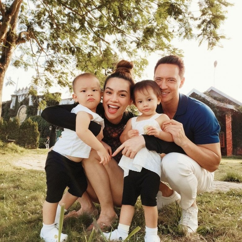 Video: Thánh 'bơ' chị gái gọi tên Leon nhà Hồ Ngọc Hà, Lisa '3 phần bất lực 7 phần nuông chiều' - Ảnh 1