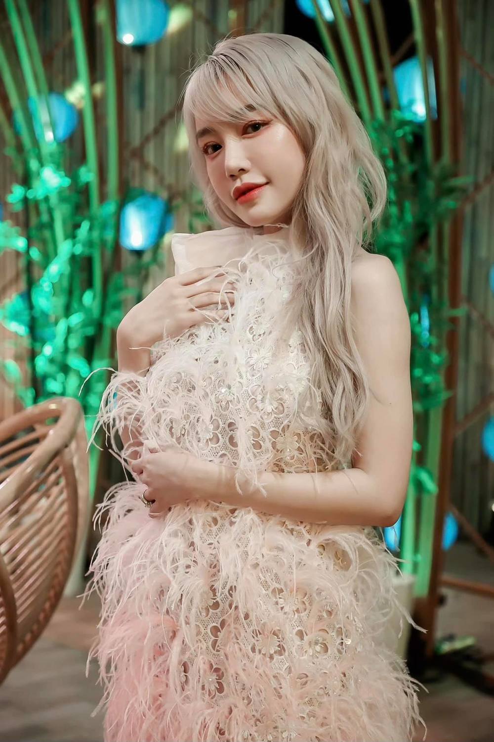 Elly Trần khiến công chúng hoang mang khi tiết lộ mâu thuẫn của hai vợ chồng cô ngày càng lớn