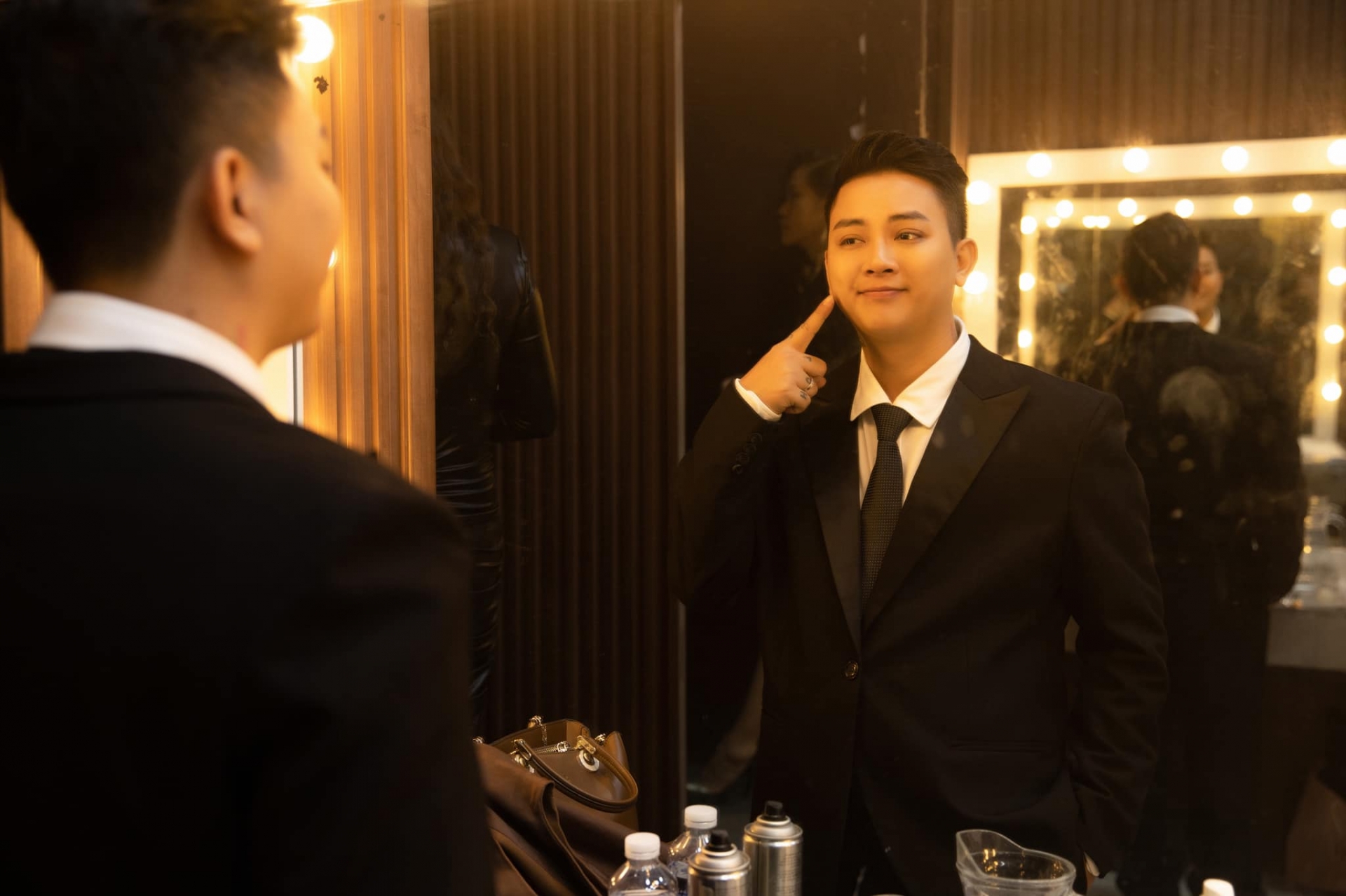 Sau bao năm vắng bóng, sự thay đổi về ngoại hình lẫn chất giọng của Hoài Lâm khiến công chúng không khỏi bất ngờ. 