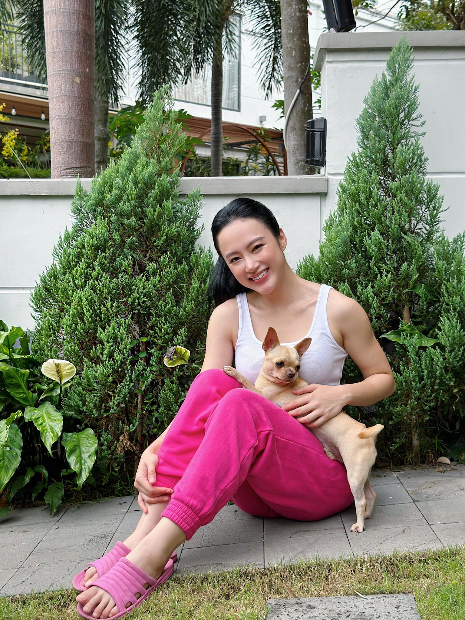 Angela Phương Trinh lộ diện cực khác lạ sau bao năm ở ẩn tu tập, thông báo tin vui bất ngờ - Ảnh 4 Angela Phương Trinh lộ diện cực khác lạ sau bao năm ở ẩn tu tập, thông báo tin vui bất ngờ - Ảnh 4