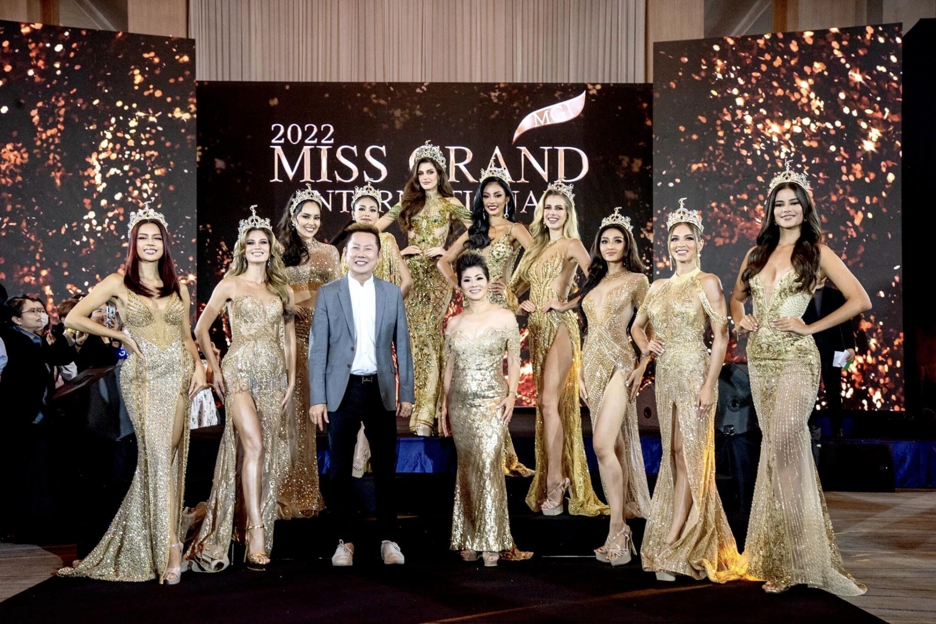 Top 10 Miss Grand International 2022 và ông Nawat liên tục khiến công chúng thất vọng