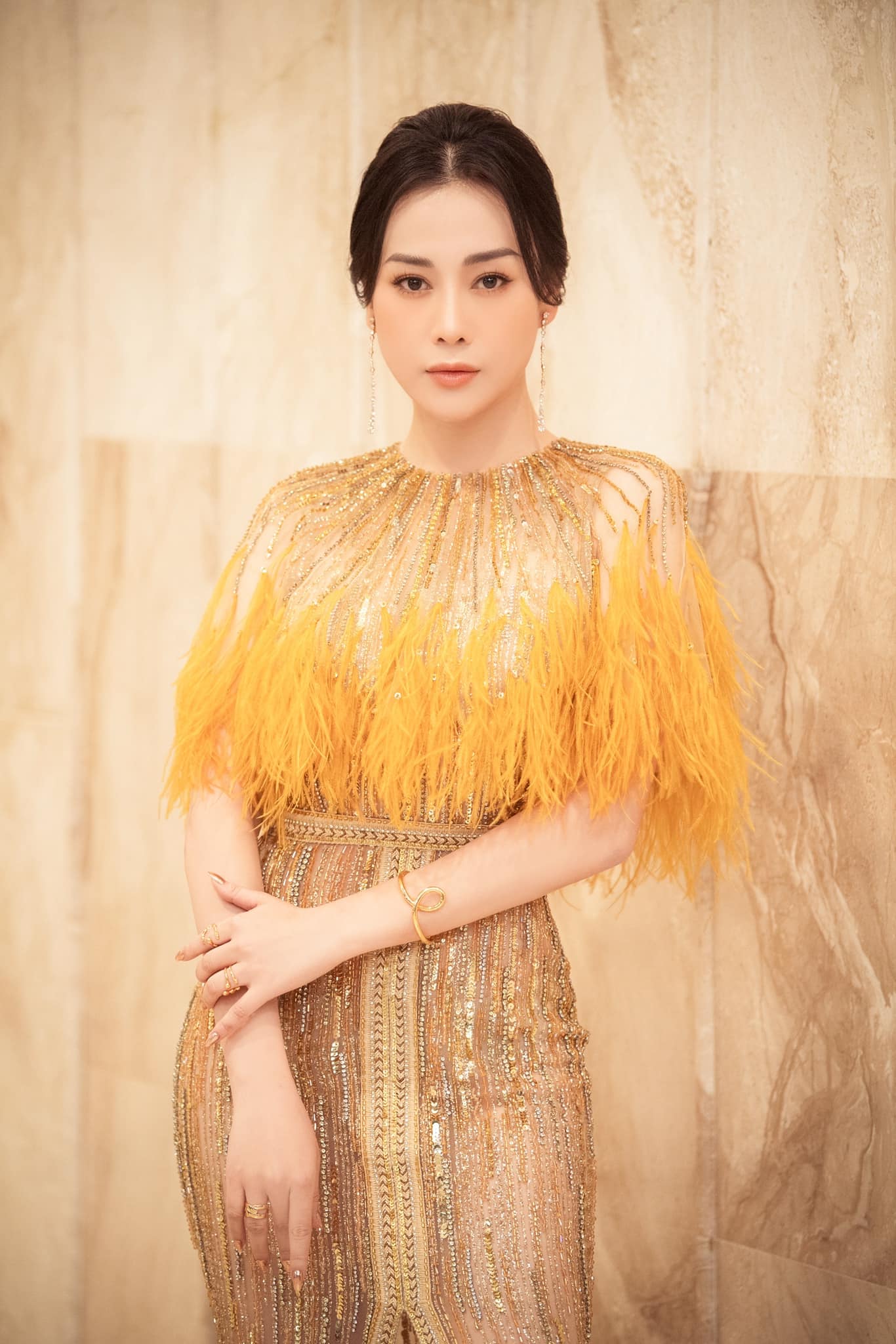 Phương Oanh, Hiền Hồ, Elly Trần và lùm xùm tình ái 'dậy sóng' năm 2022 - Ảnh 3 Phương Oanh, Hiền Hồ, Elly Trần và lùm xùm tình ái 'dậy sóng' năm 2022 - Ảnh 3