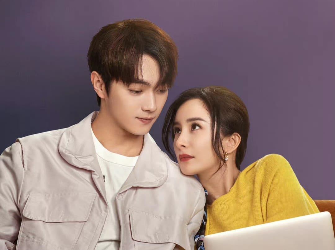 Định Luật Tình Yêu 80/20 lên sóng trên nền tảng Tencent vào hôm qua 14/11. Phim có sự tham gia của Dương Mịch, Hứa Khải. Cư dân mạng nhận định đã rất lâu rồi phim của Dương Mịch không nhận được đánh giá tích cực trên Douban, hy vọng 2 bộ phim đang phát sóng 'Cảm ơn bác sĩ' và 'Định luật tình yêu 80/20' sẽ nhận được tín hiệu tích cực hơn.