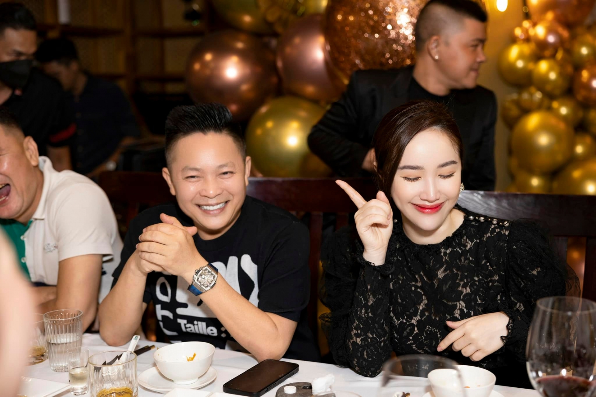 Bảo Thy không giấu được xúc động khi được chồng bí mật tổ chức lễ kỷ niệm 3 năm ngày cưới